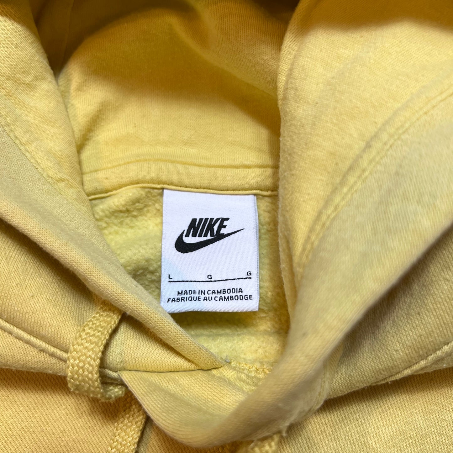 Nike Air Essentials Yellow Hoodie L - Cats on Stacks VNTG