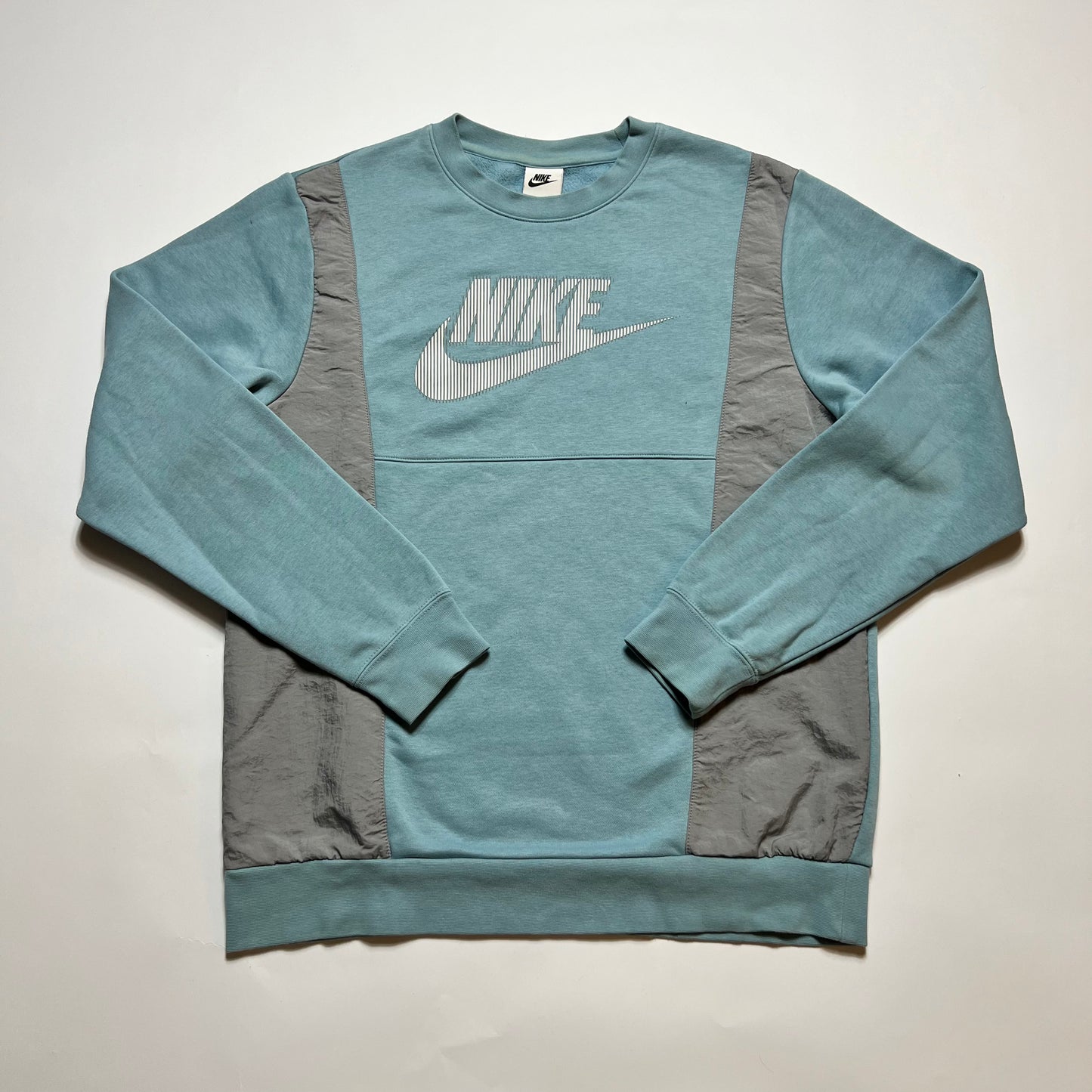 Nike Air Light Blue Track Crewneck M - Cats on Stacks VNTG