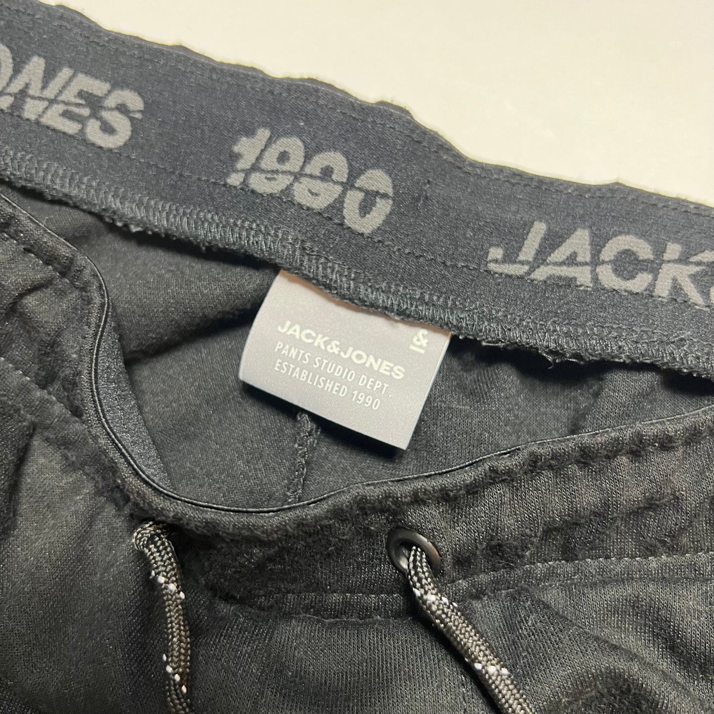 Jack & Jones Black Jogger L - Cats on Stacks VNTG