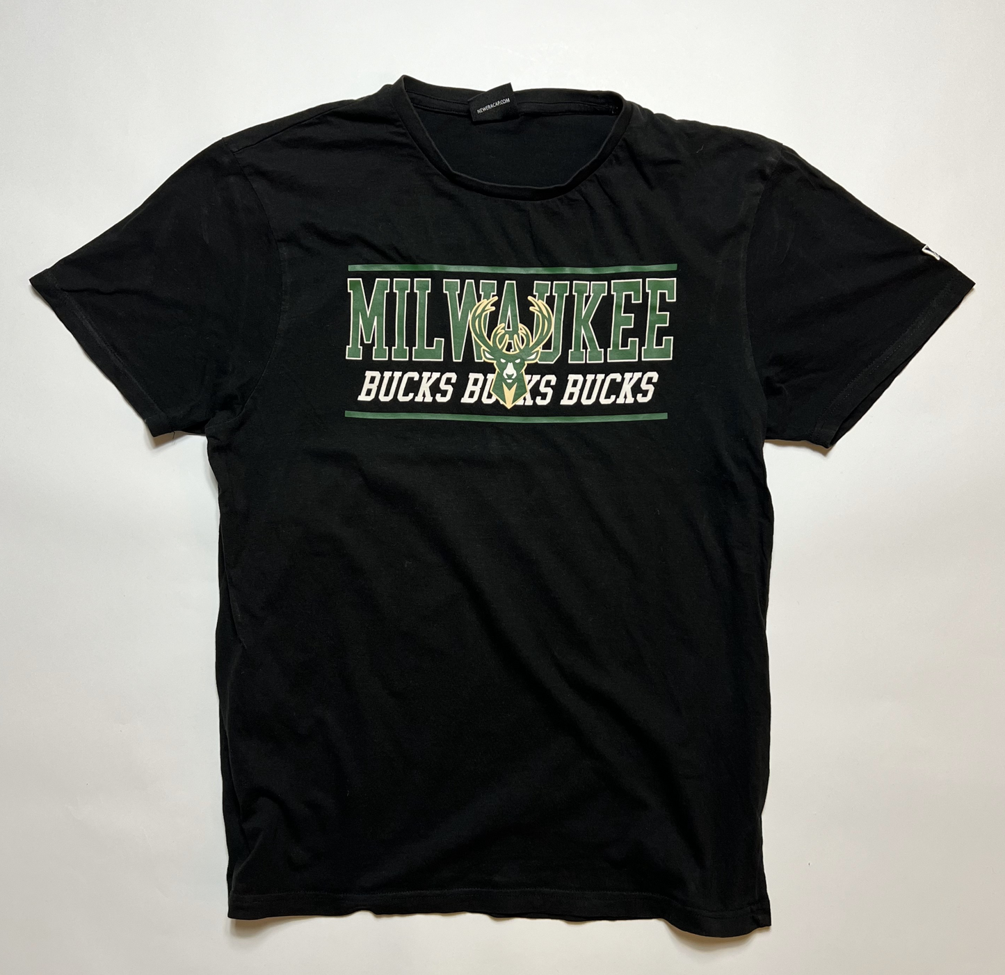 New Era x Milwaukee Bucks T-Shirt M - Cats on Stacks VNTG