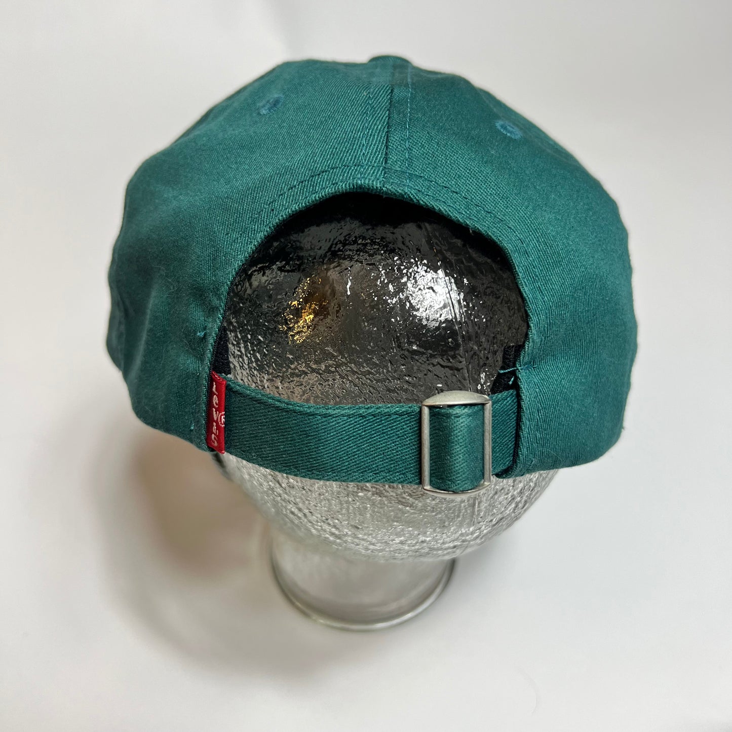 Levis Big Batwing Strapback Cap - Cats on Stacks VNTG