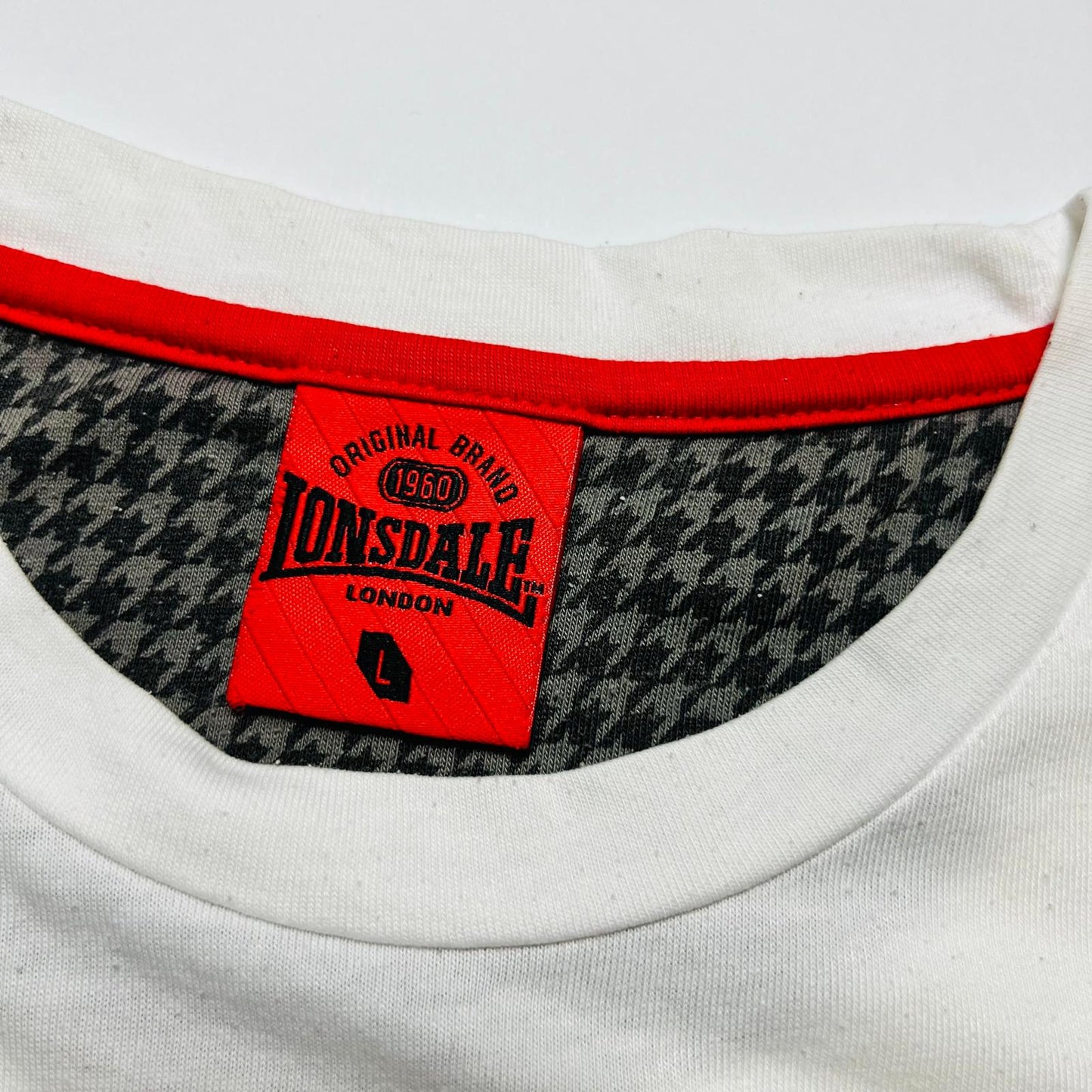 Y2K Londsdale London White Box Sport T-Shirt XL - Cats on Stacks VNTG