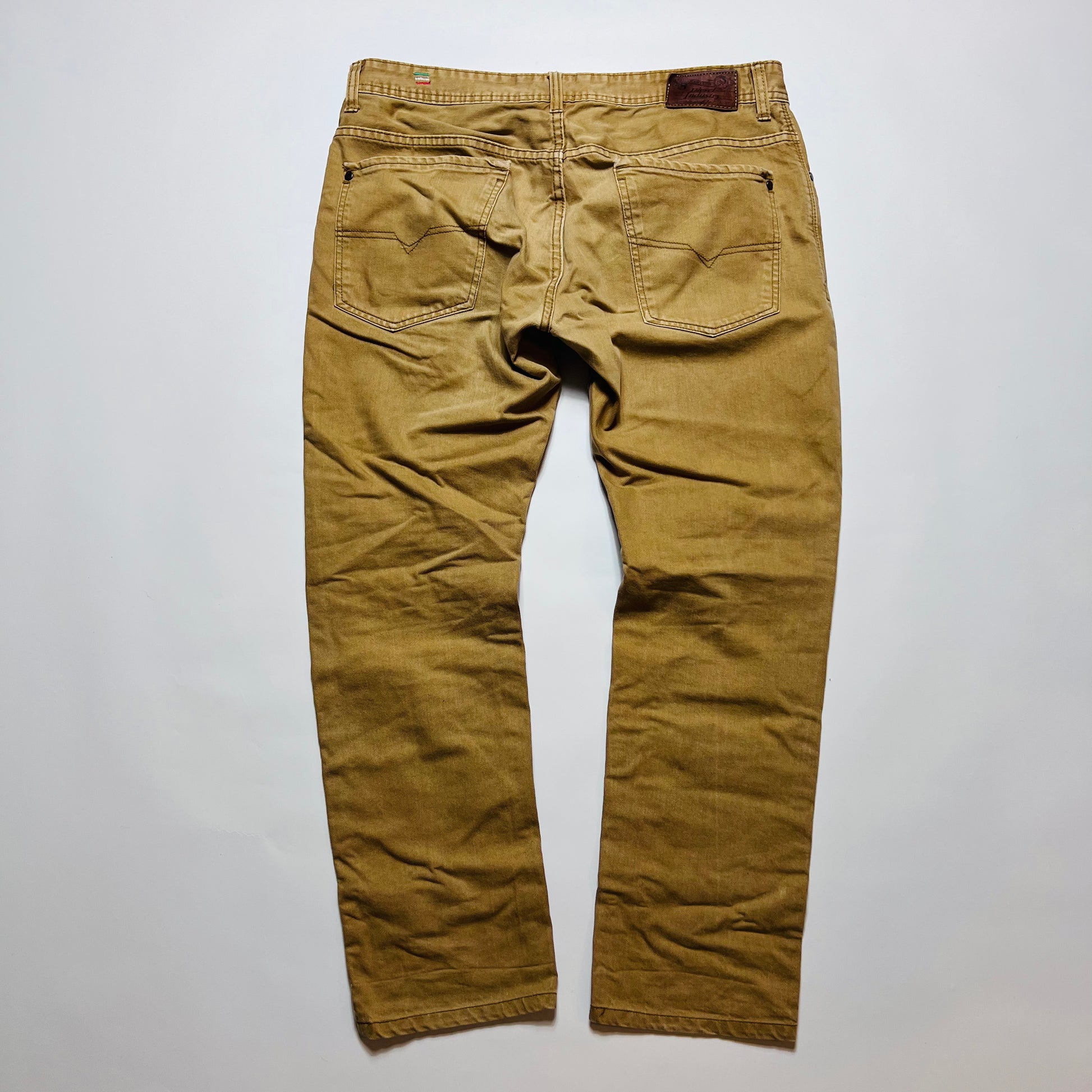 Vintage Diesel Straight Fit Brown Jeans 36/30 - Cats on Stacks VNTG