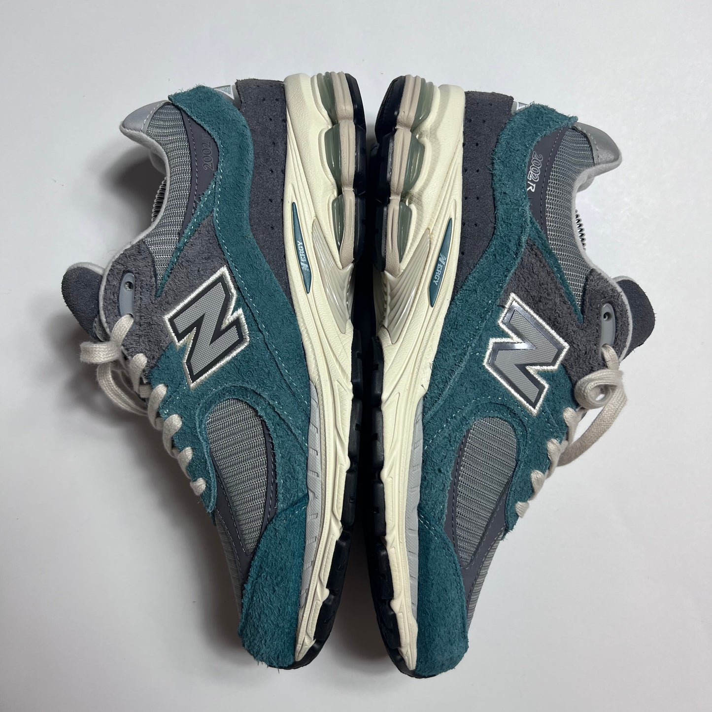 New Balance 2002R Spruce Magnet 42,5 / M2002REM - Cats on Stacks VNTG