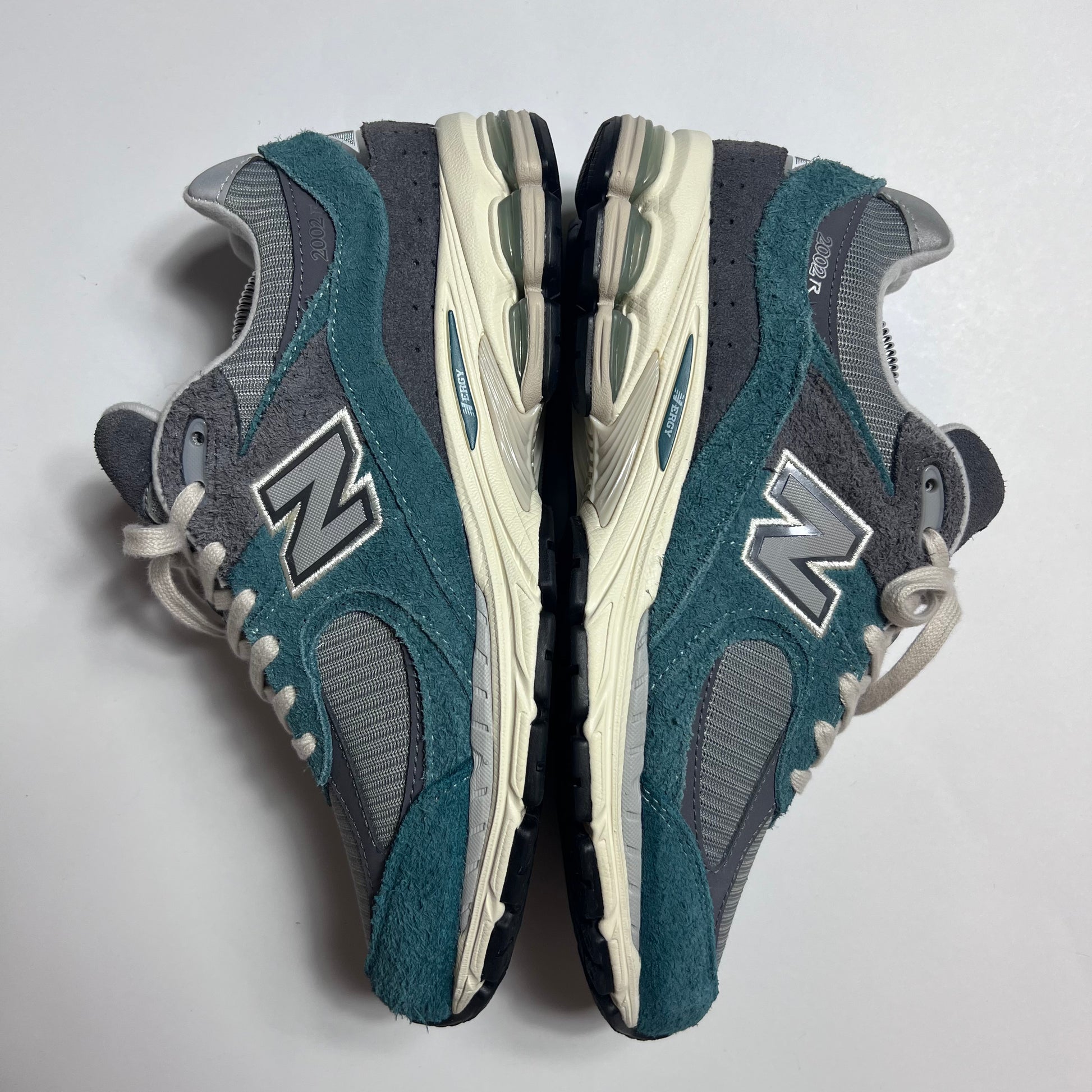 New Balance 2002R Spruce Magnet 42,5 / M2002REM - Cats on Stacks VNTG
