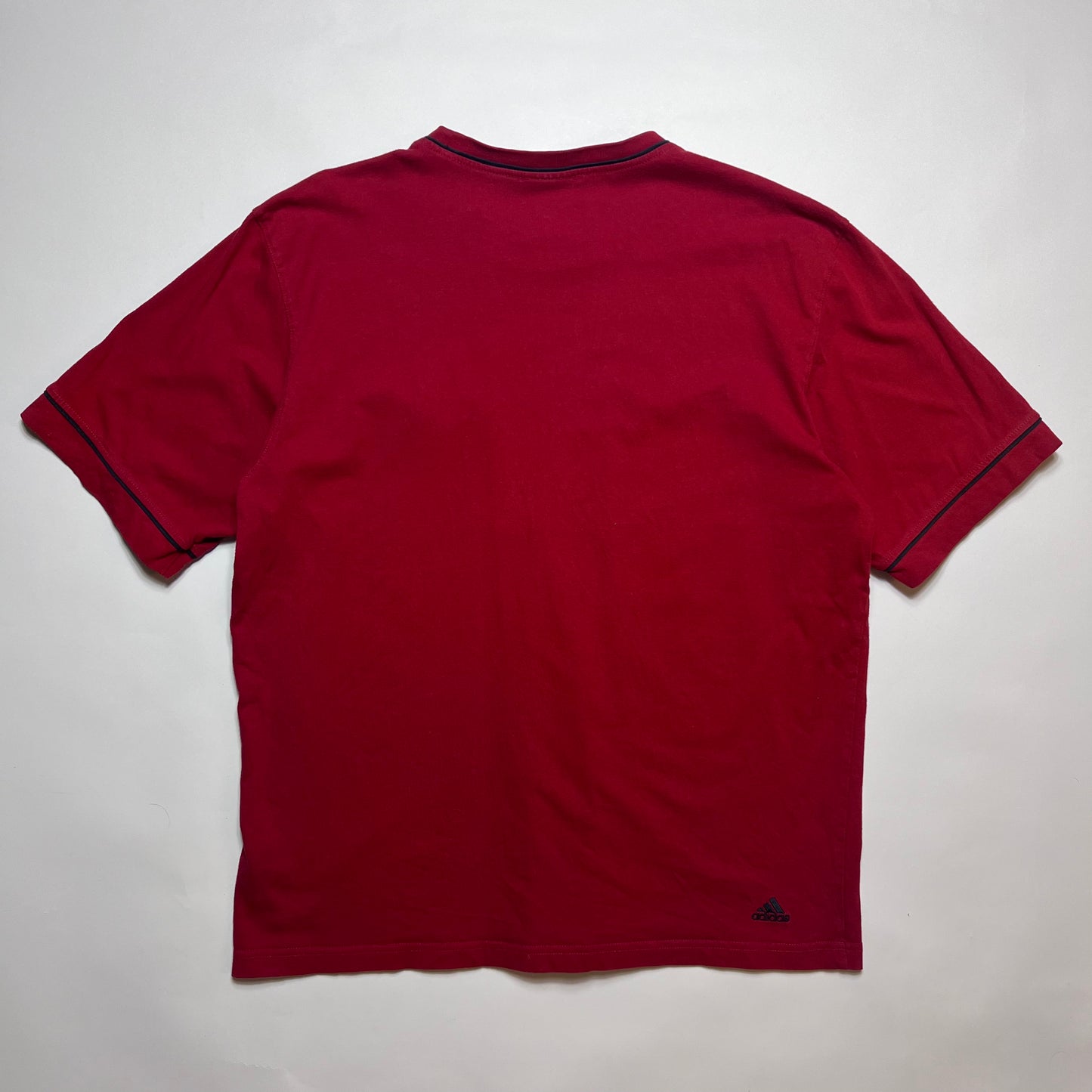 Vintage Adidas Mini Box Logo Red T-Shirt L - Cats on Stacks VNTG