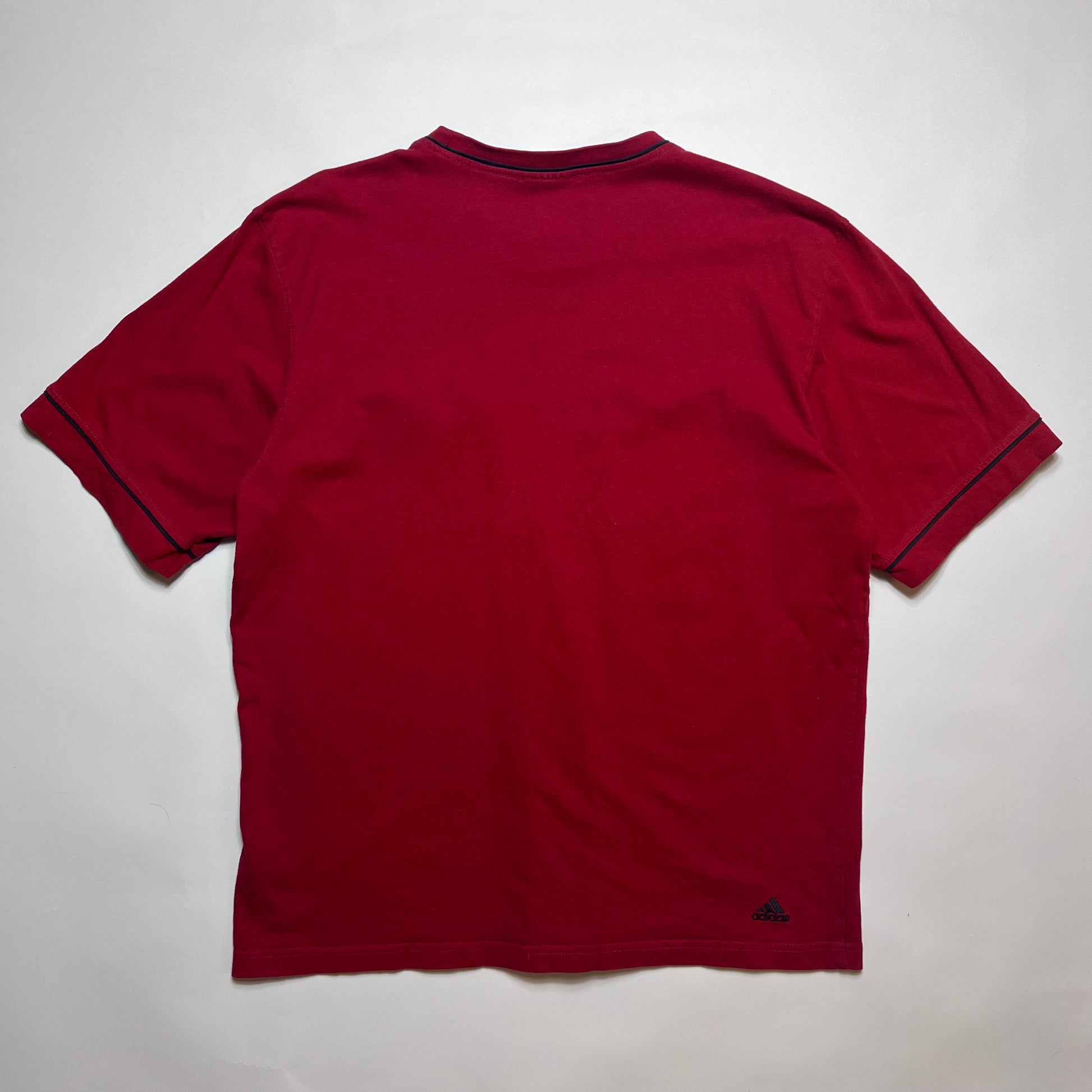 Vintage Adidas Mini Box Logo Red T-Shirt L - Cats on Stacks VNTG