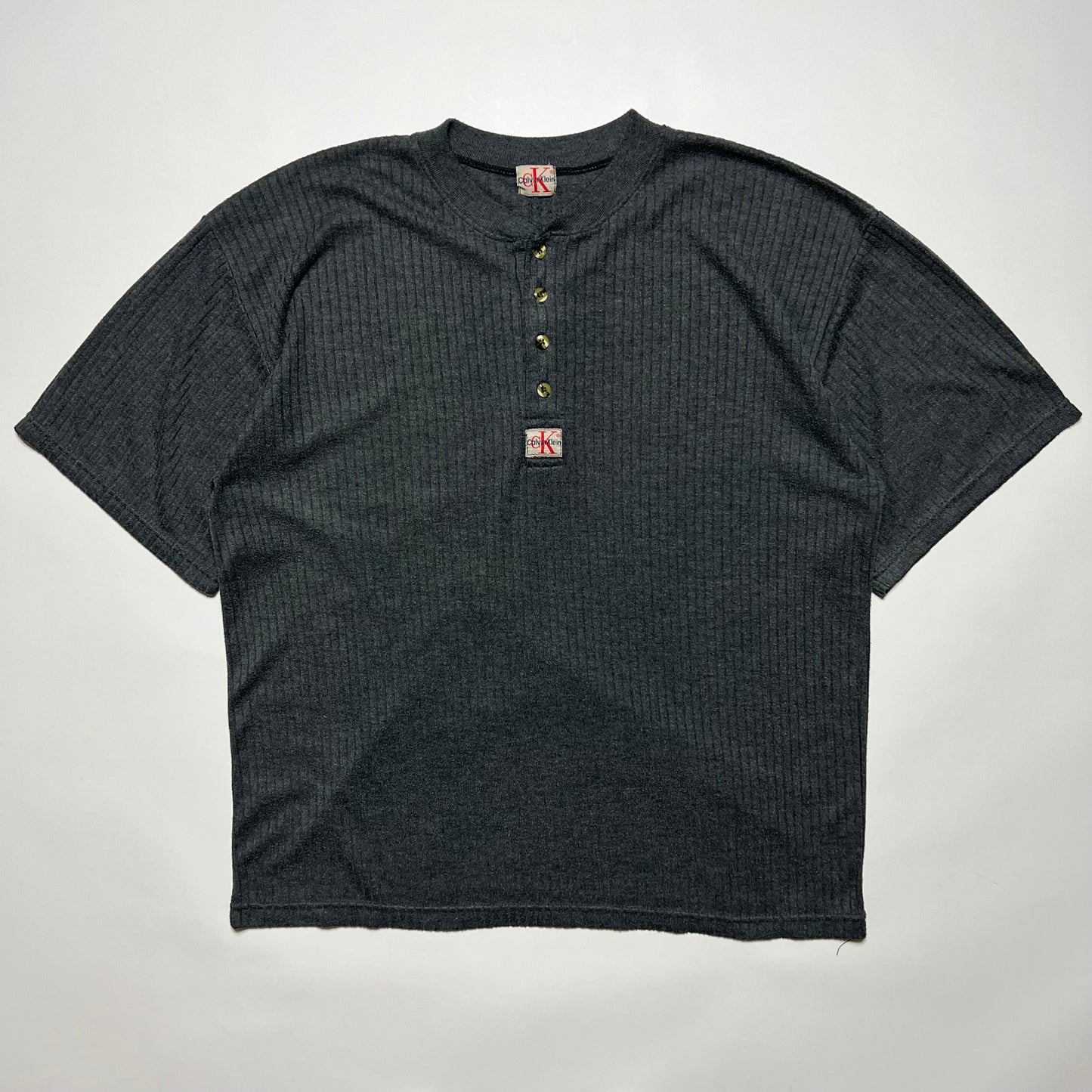 Vintage Calvin Klein Henley T-Shirt grau XL - Cats on Stacks VNTG