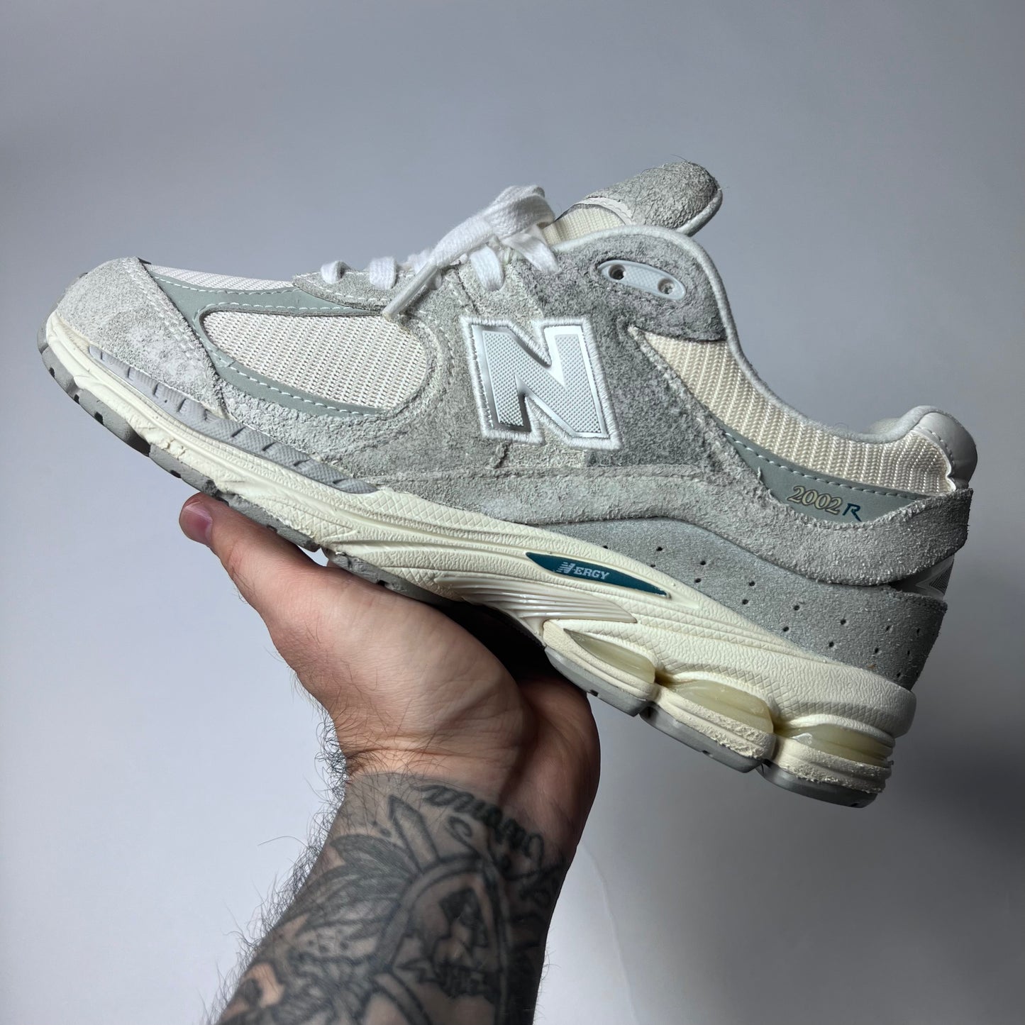 New Balance 2002R Linen Grey M2002REK Größe 39 - Cats on Stacks VNTG