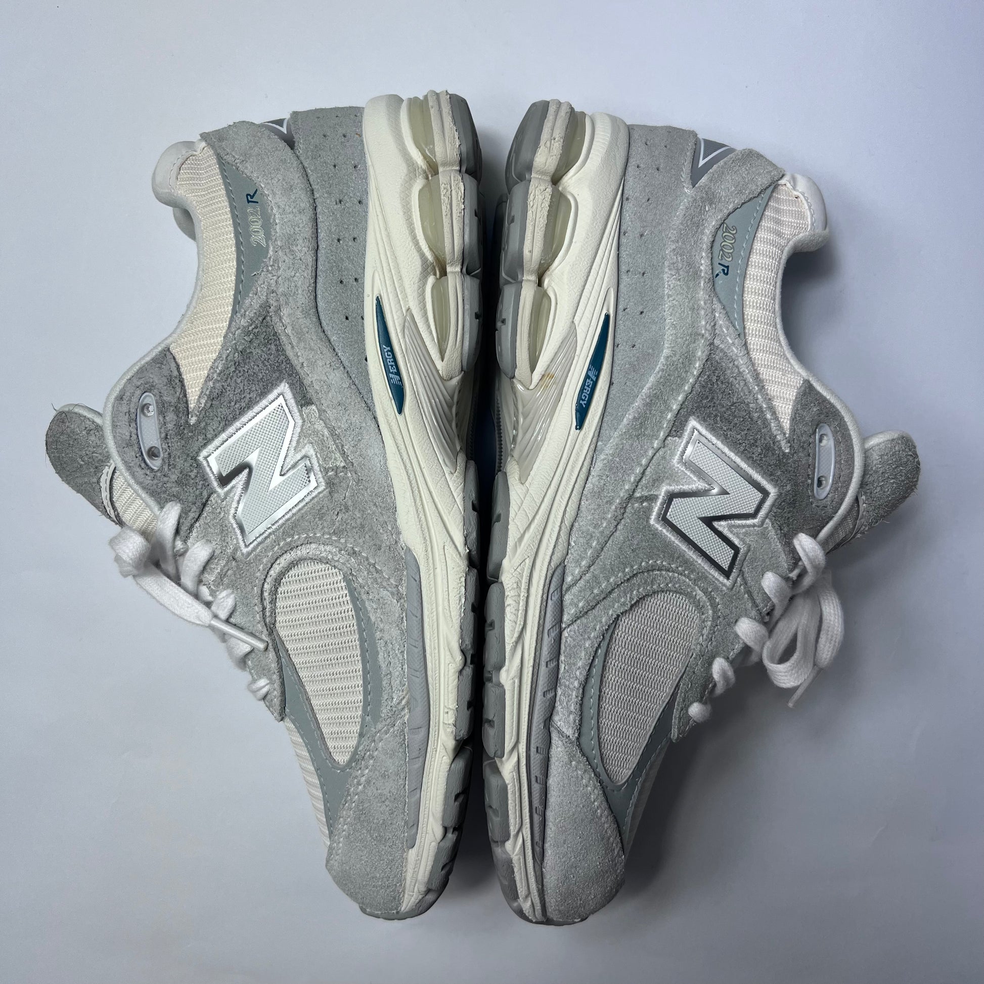 New Balance 2002R Linen Grey M2002REK Größe 39 - Cats on Stacks VNTG