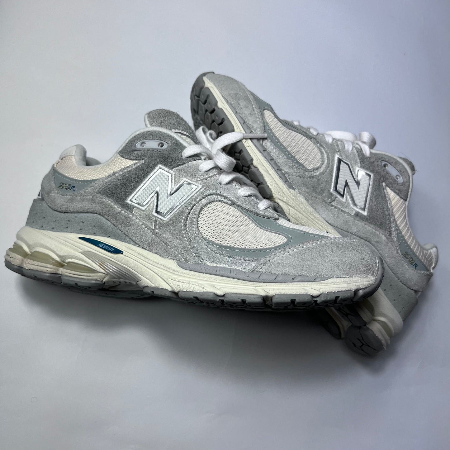 New Balance 2002R Linen Grey M2002REK Größe 39 - Cats on Stacks VNTG