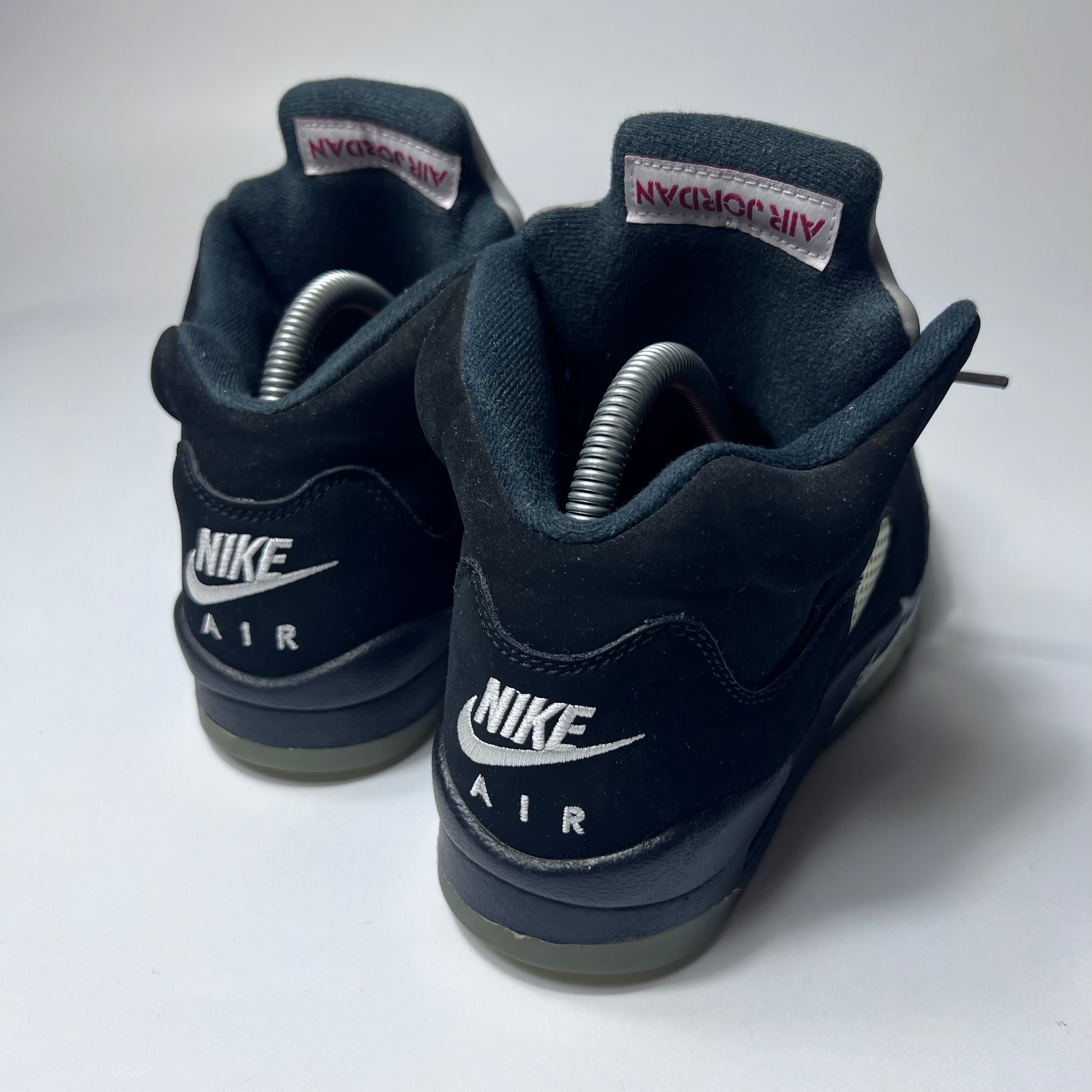 Jordan 5 Retro OG BG Schwarz Metallic 845036-003 Größe 6Y / 38,5 - Cats on Stacks VNTG