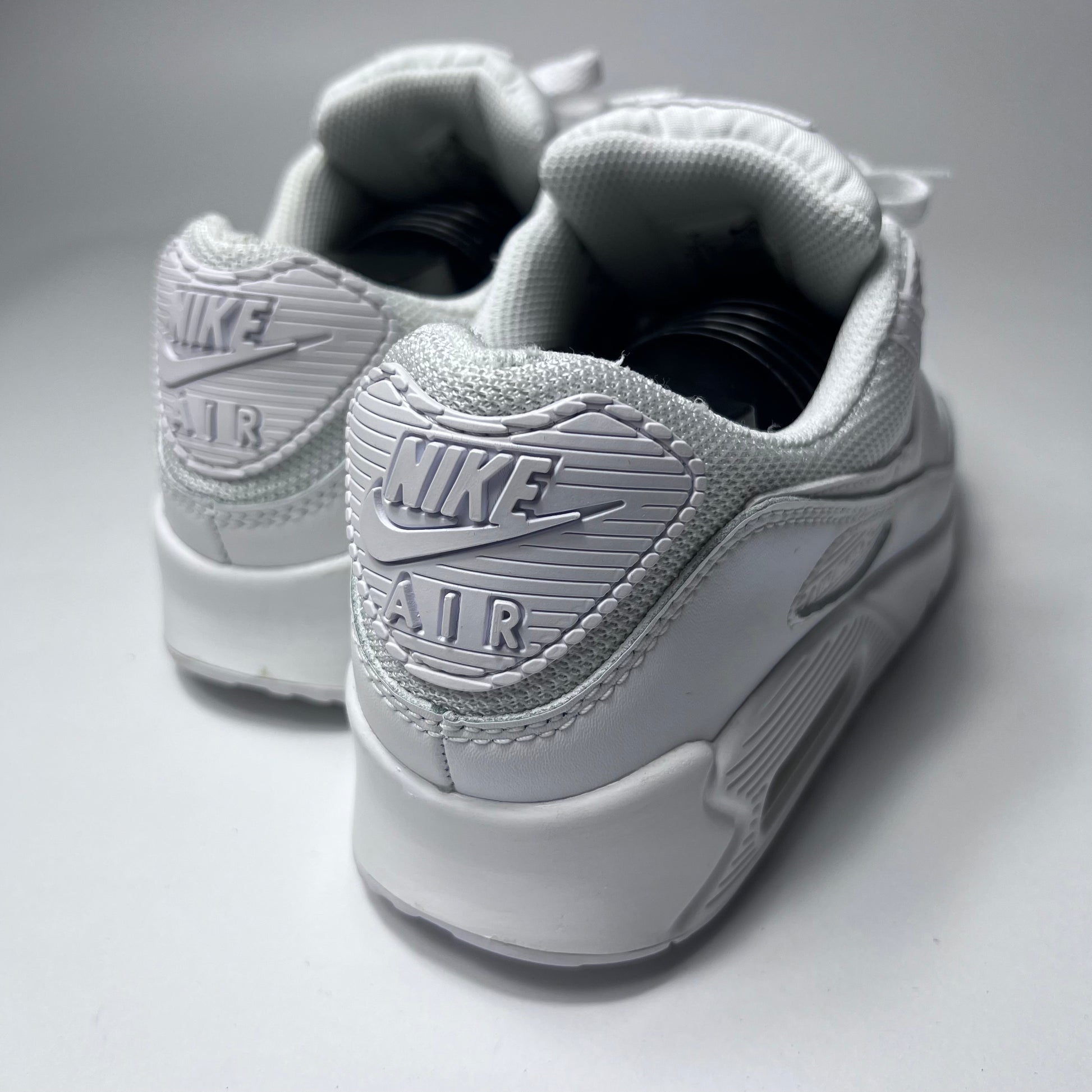 Nike Air Max 90 Re-Craft Triple White CN8490-100 Größe 40 - Cats on Stacks VNTG