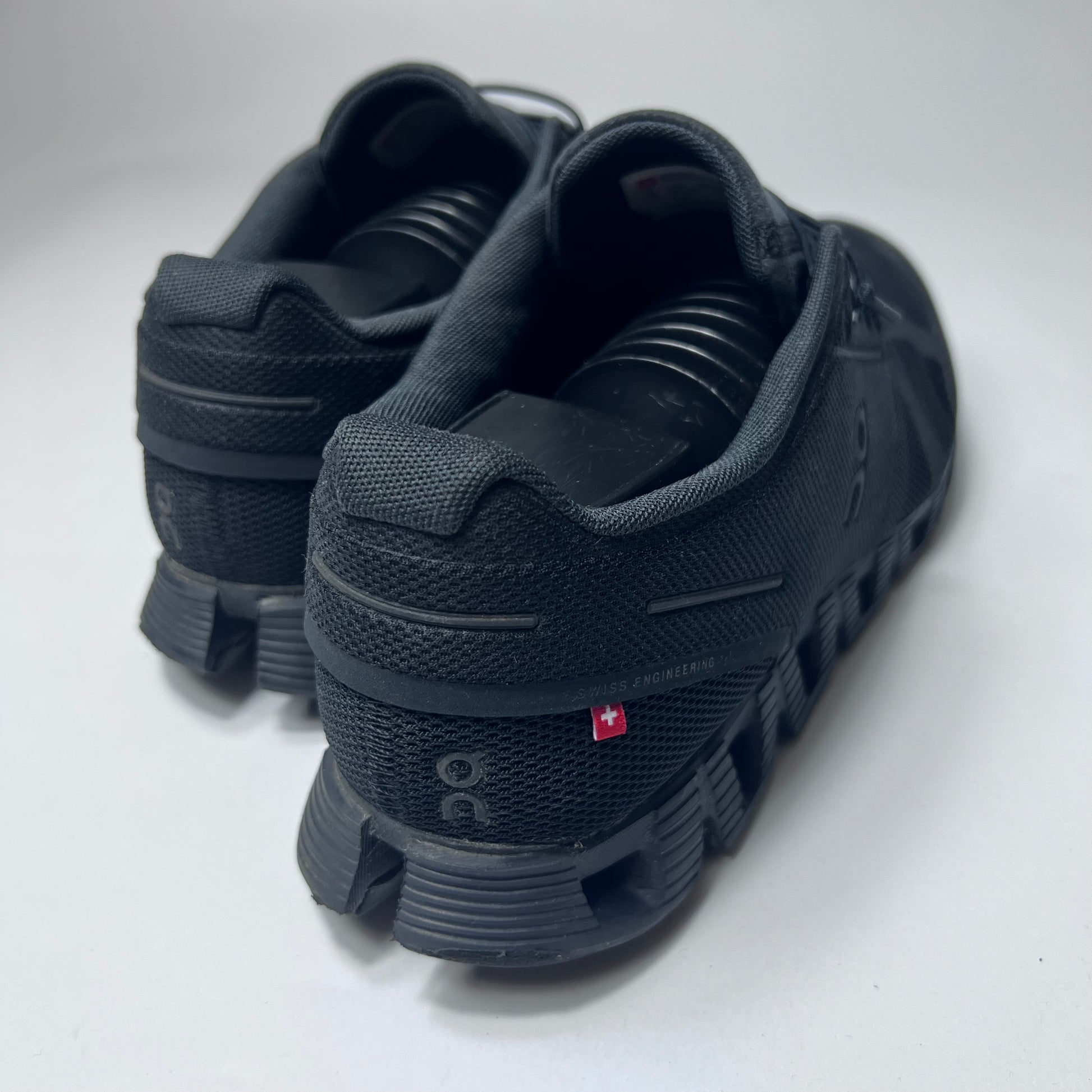 On Cloud Running All Black 19.0002 Größe 44,5 - Cats on Stacks VNTG