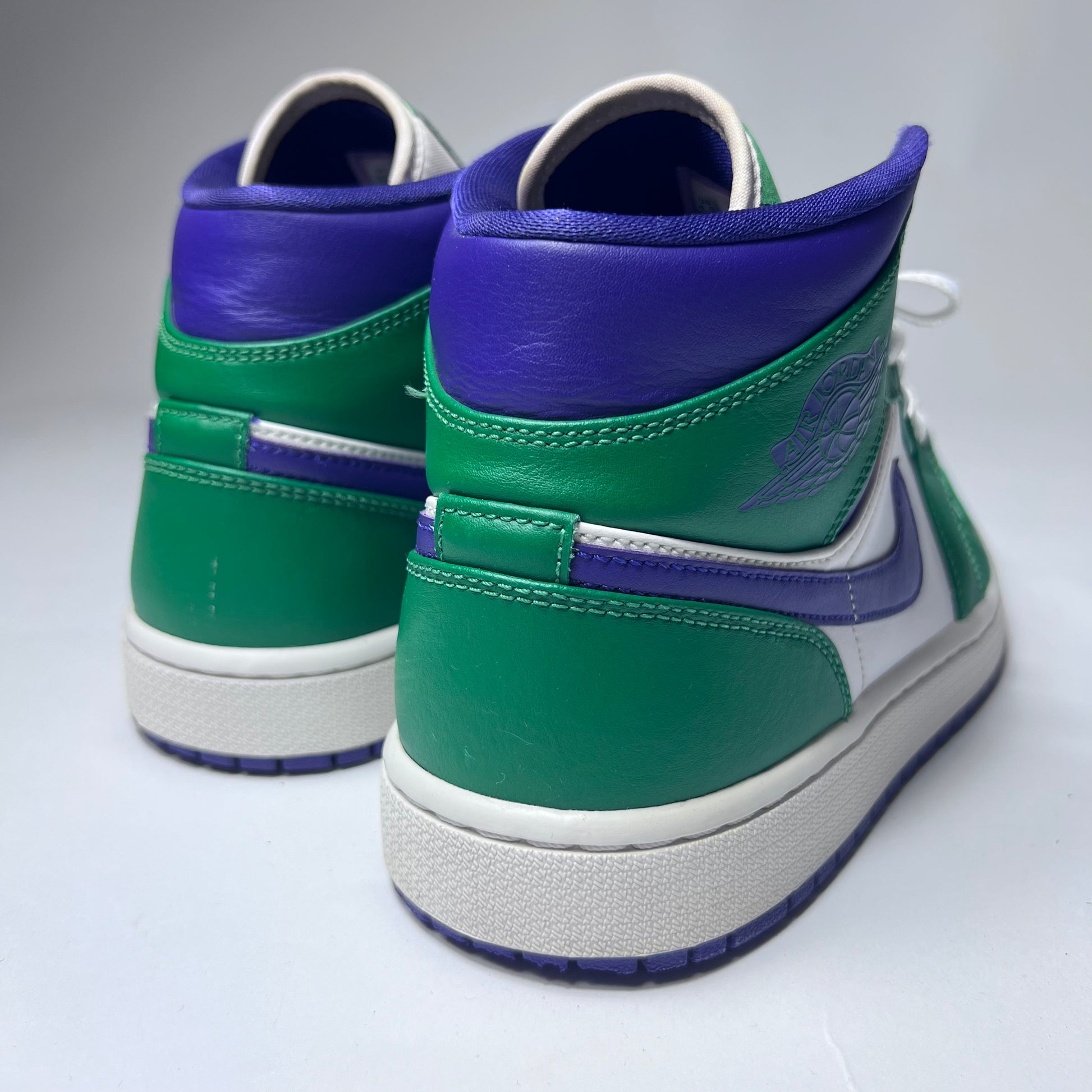 Jordan 1 Mid Incredible Hulk Green Purple 554724-300 Größe 43 - Cats on Stacks VNTG