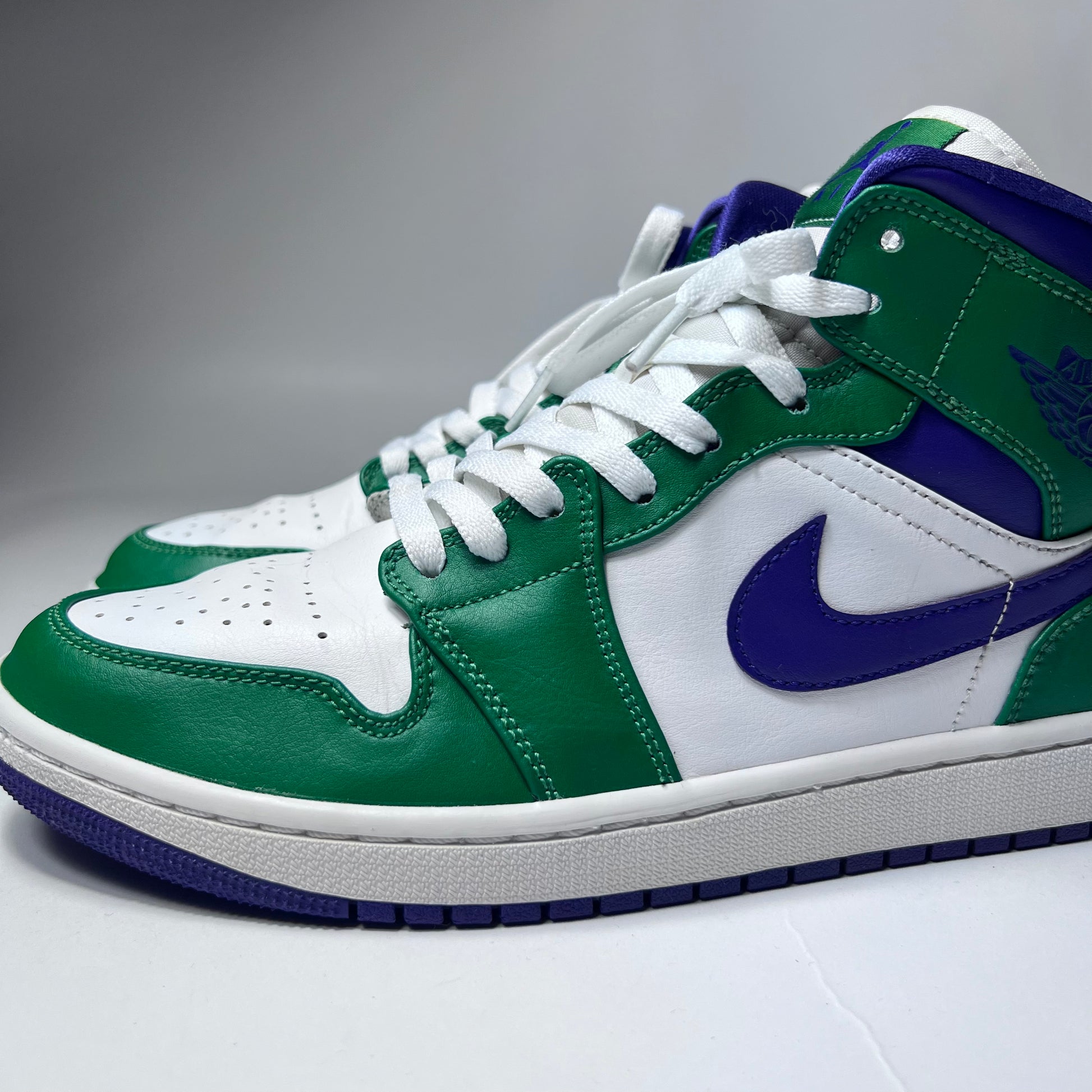 Jordan 1 Mid Incredible Hulk Green Purple 554724-300 Größe 43 - Cats on Stacks VNTG