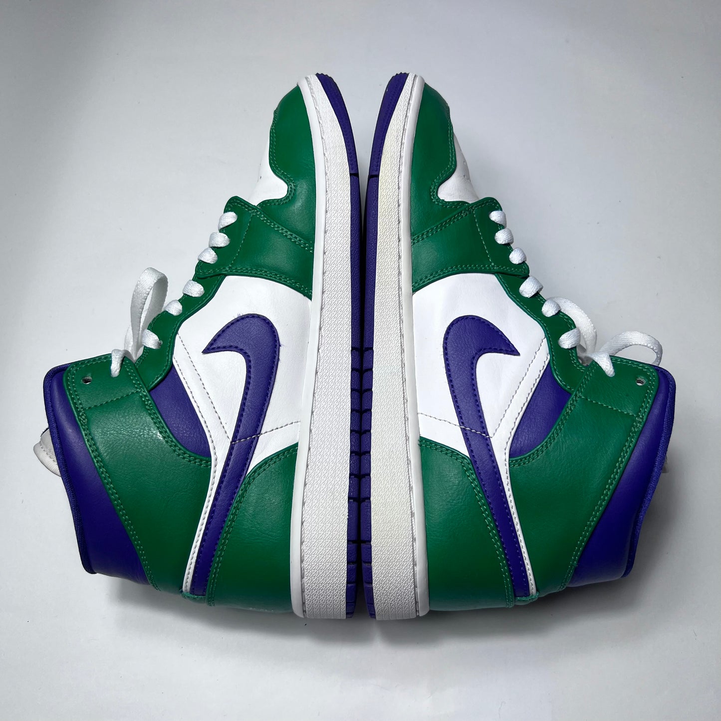 Jordan 1 Mid Incredible Hulk Green Purple 554724-300 Größe 43 - Cats on Stacks VNTG