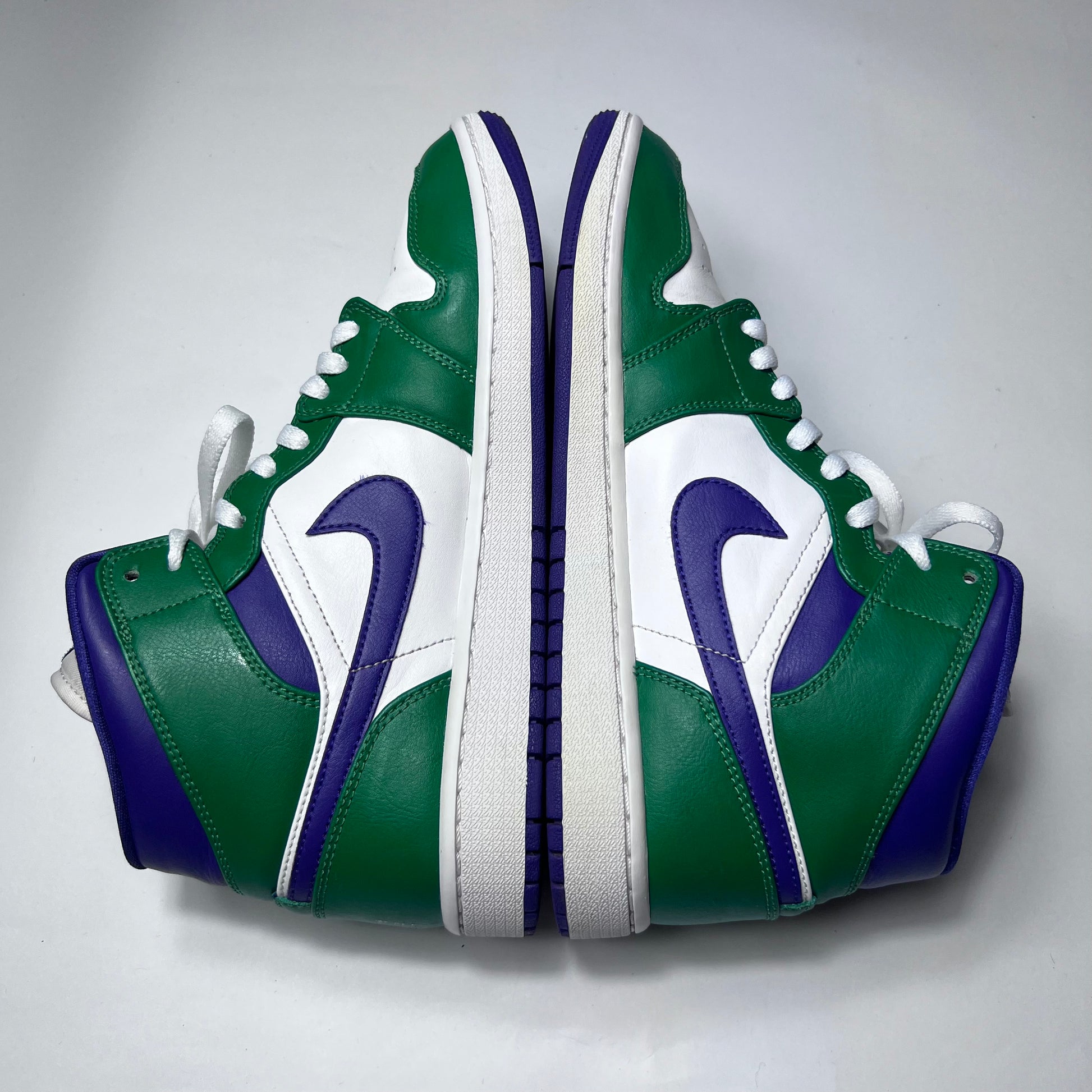 Jordan 1 Mid Incredible Hulk Green Purple 554724-300 Größe 43 - Cats on Stacks VNTG