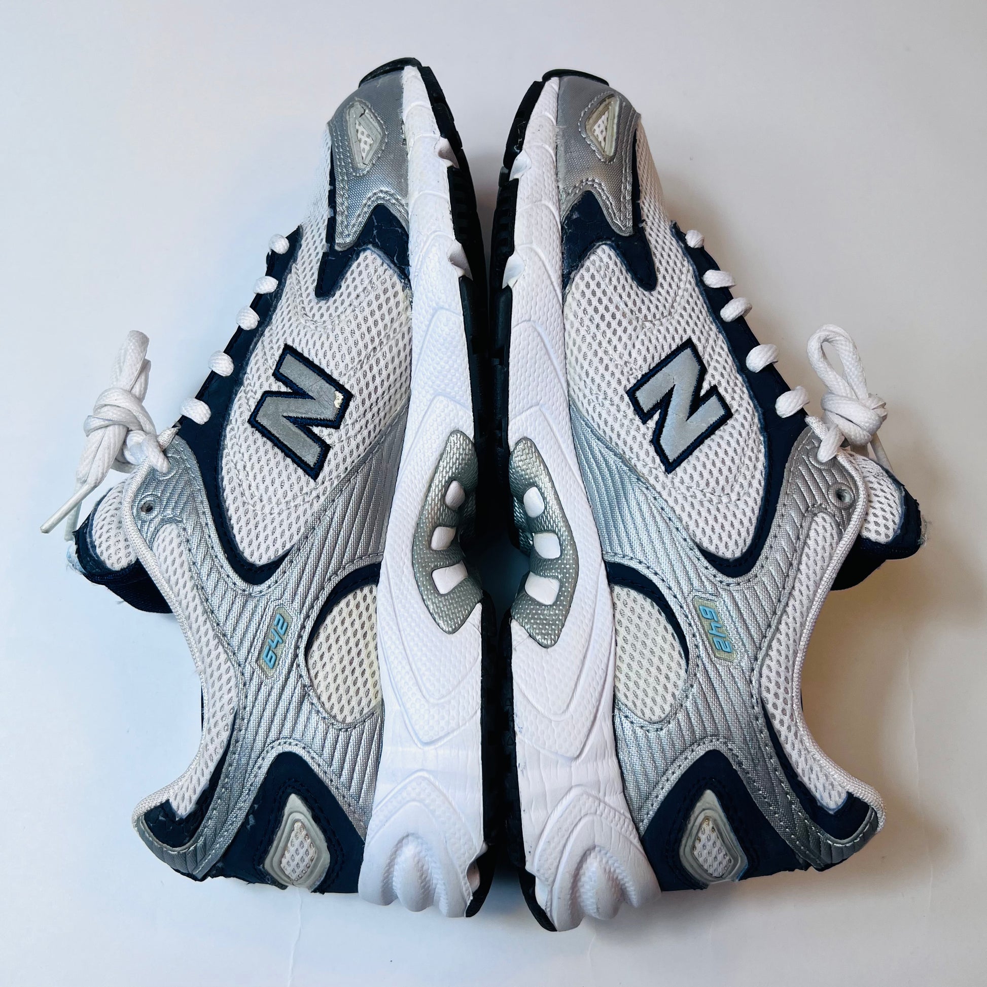 New Balance 642 Vintage Navy Silver W642WC Größe 40,5 - Cats on Stacks VNTG