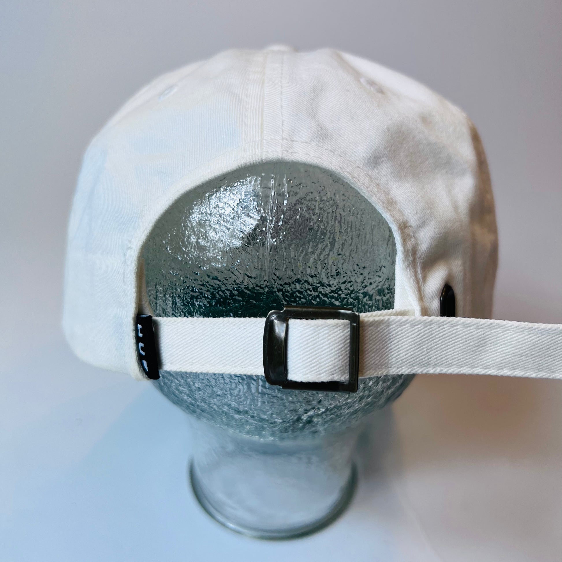 HUF Worldwide Heart Cap Weiß Skating Strapback - Cats on Stacks VNTG