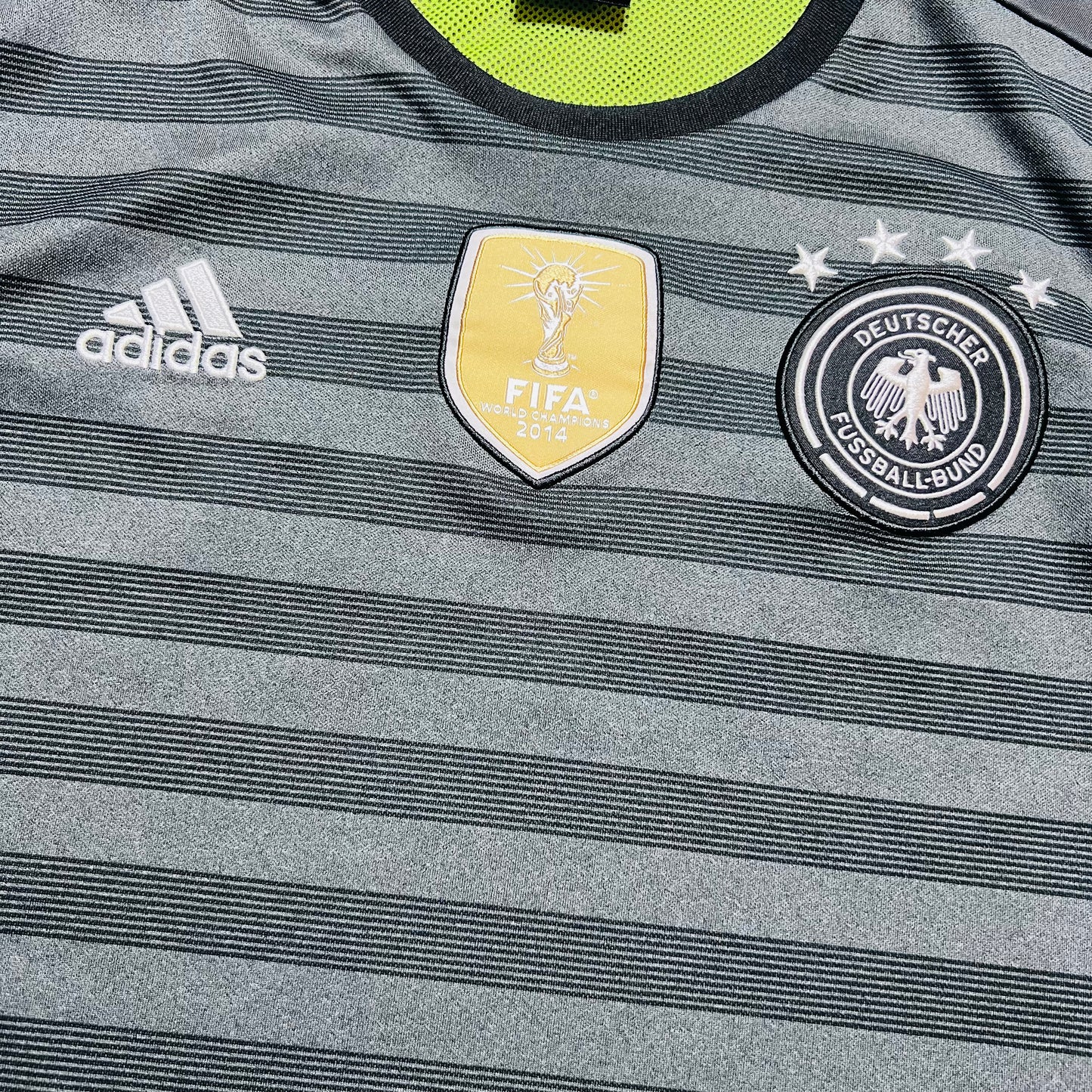 Adidas Fifa World Champions 2014 Football Trikot T-Shirt grün M / L - Cats on Stacks VNTG