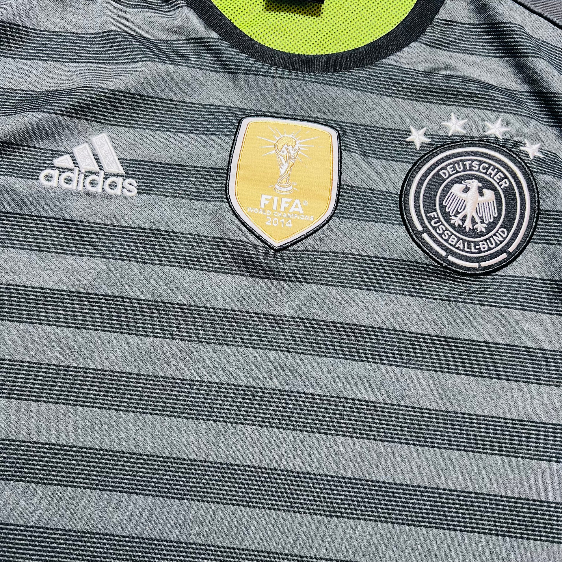 Adidas Fifa World Champions 2014 Football Trikot T-Shirt grün M / L - Cats on Stacks VNTG