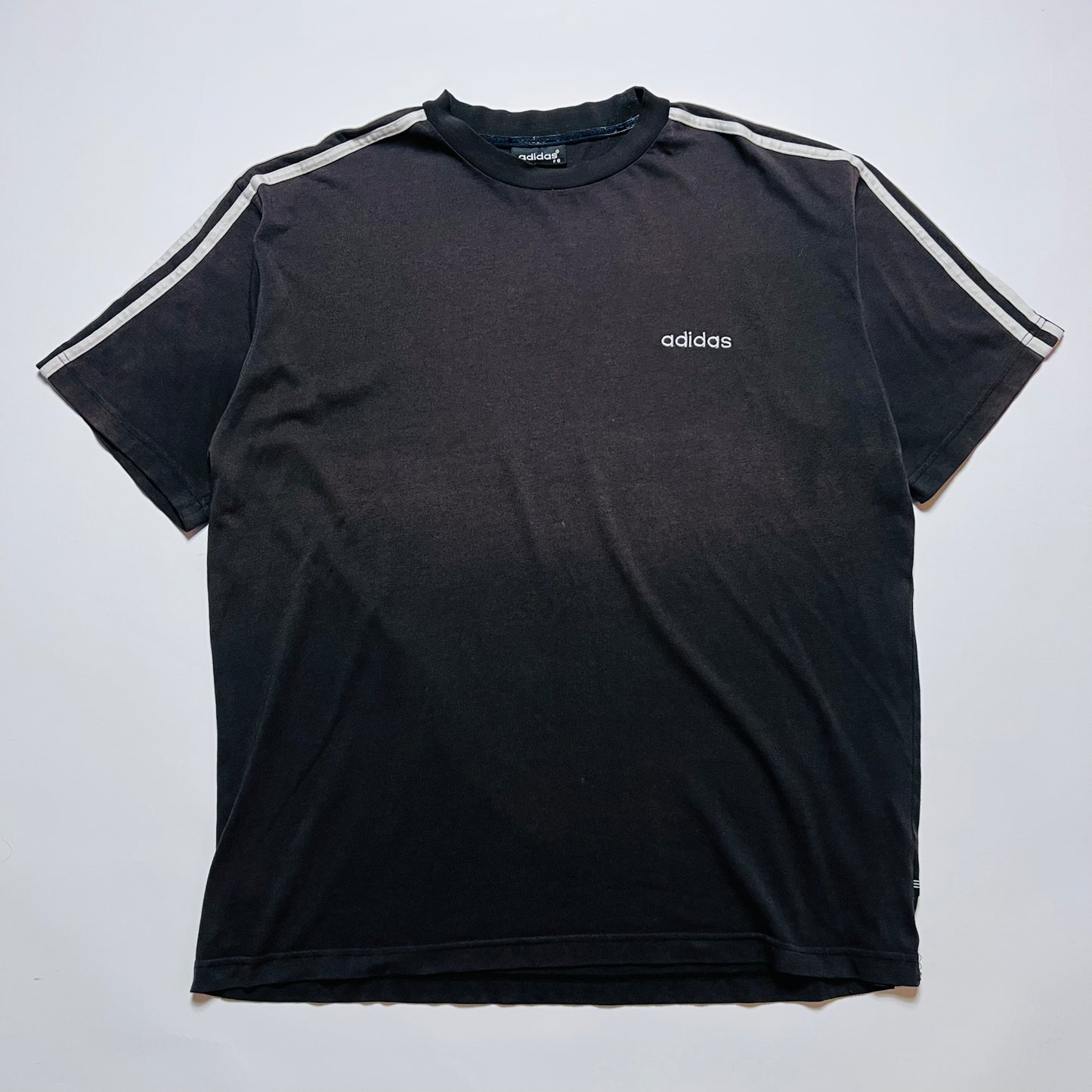 Adidas Vintage 90s Mini Logo T-Shirt schwarz braun XL / XXL - Cats on Stacks VNTG