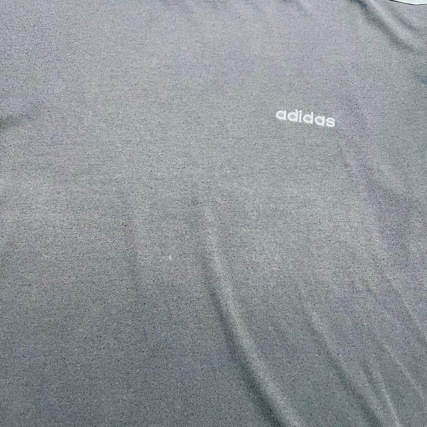 Adidas Vintage 90s Mini Logo T-Shirt schwarz braun XL / XXL - Cats on Stacks VNTG