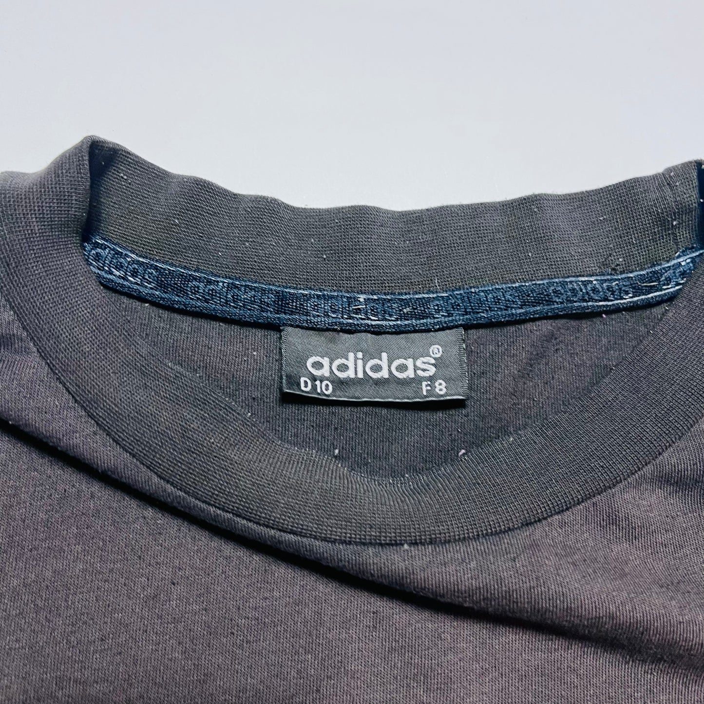 Adidas Vintage 90s Mini Logo T-Shirt schwarz braun XL / XXL - Cats on Stacks VNTG