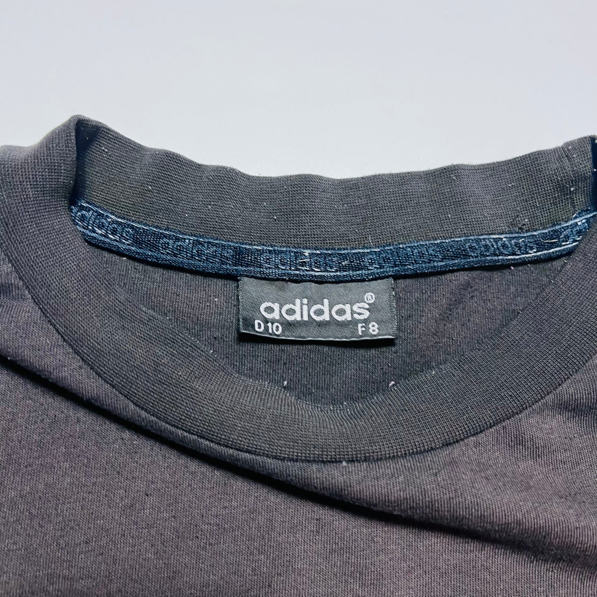 Adidas Vintage 90s Mini Logo T-Shirt schwarz braun XL / XXL - Cats on Stacks VNTG