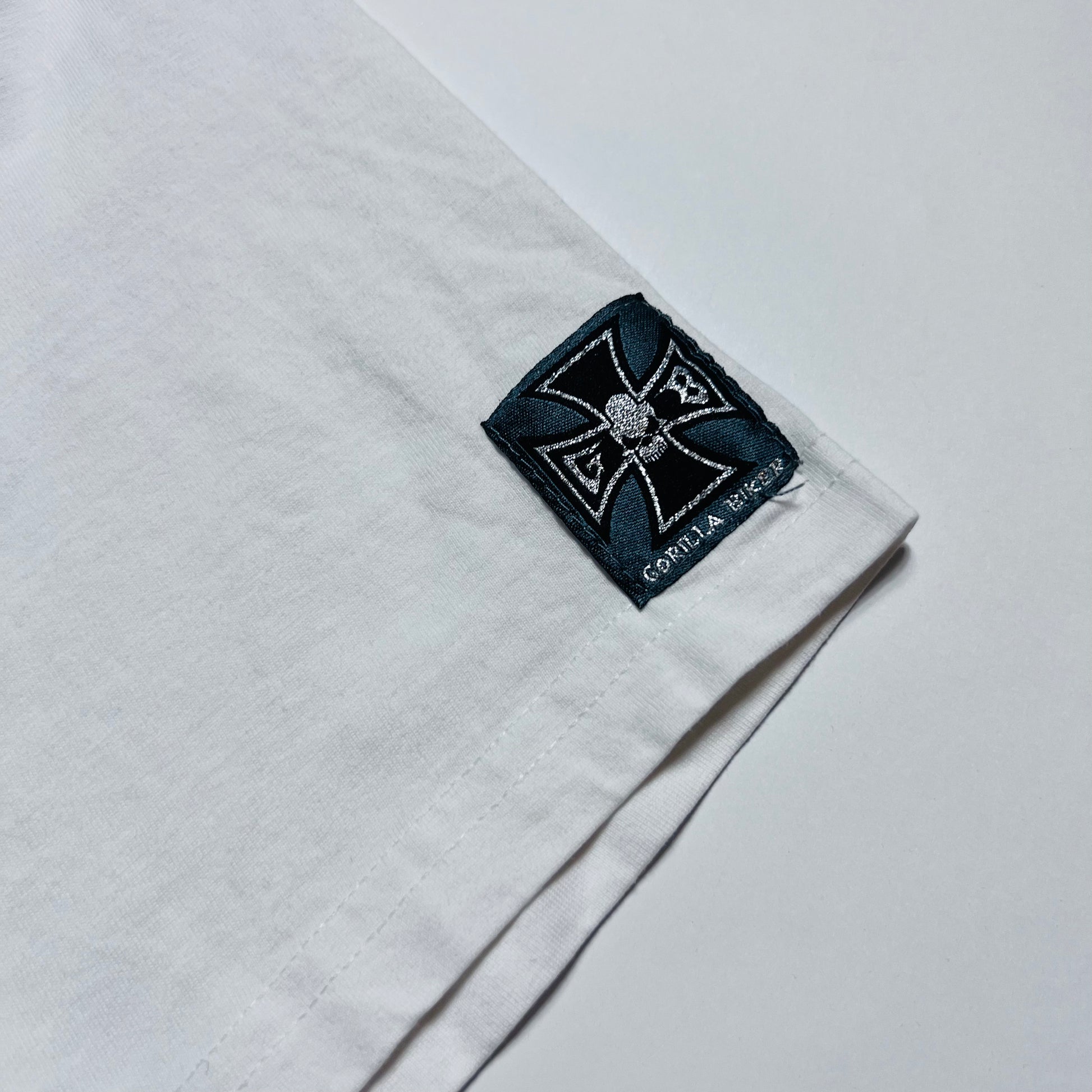 Silberrücken Heavy Wear Vintage 2000s Y2K Gorilla Biker T-Shirt weiß M / L - Cats on Stacks VNTG