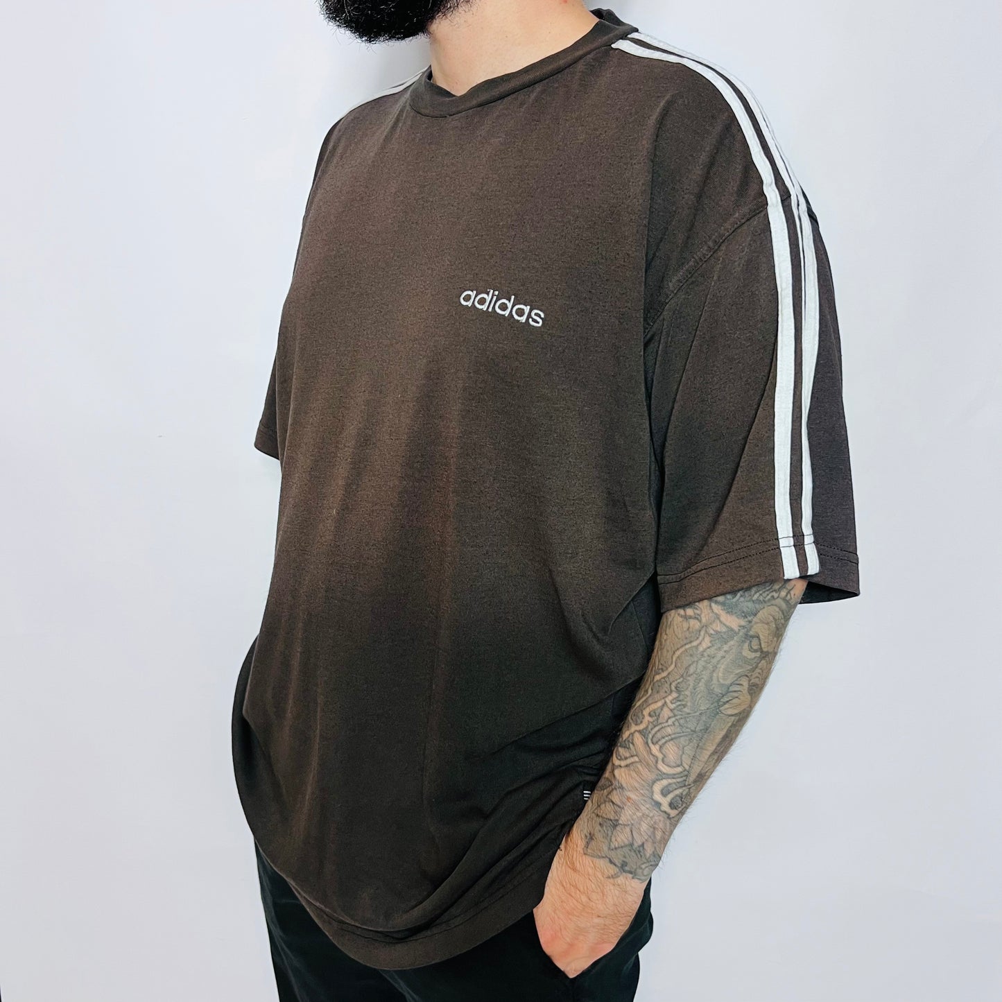 Adidas Vintage 90s Mini Logo T-Shirt schwarz braun XL / XXL - Cats on Stacks VNTG