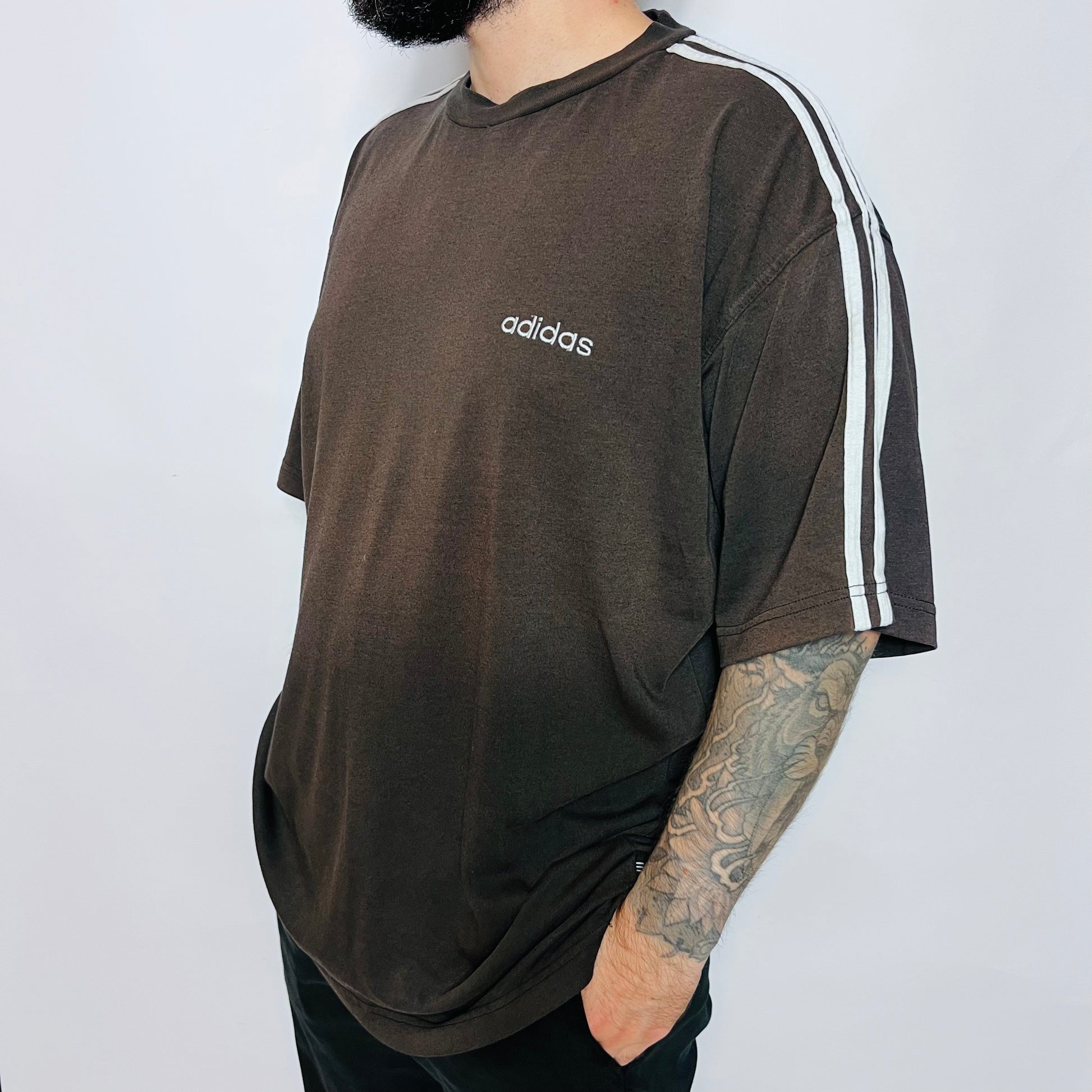 Adidas Vintage 90s Mini Logo T-Shirt schwarz braun XL / XXL - Cats on Stacks VNTG