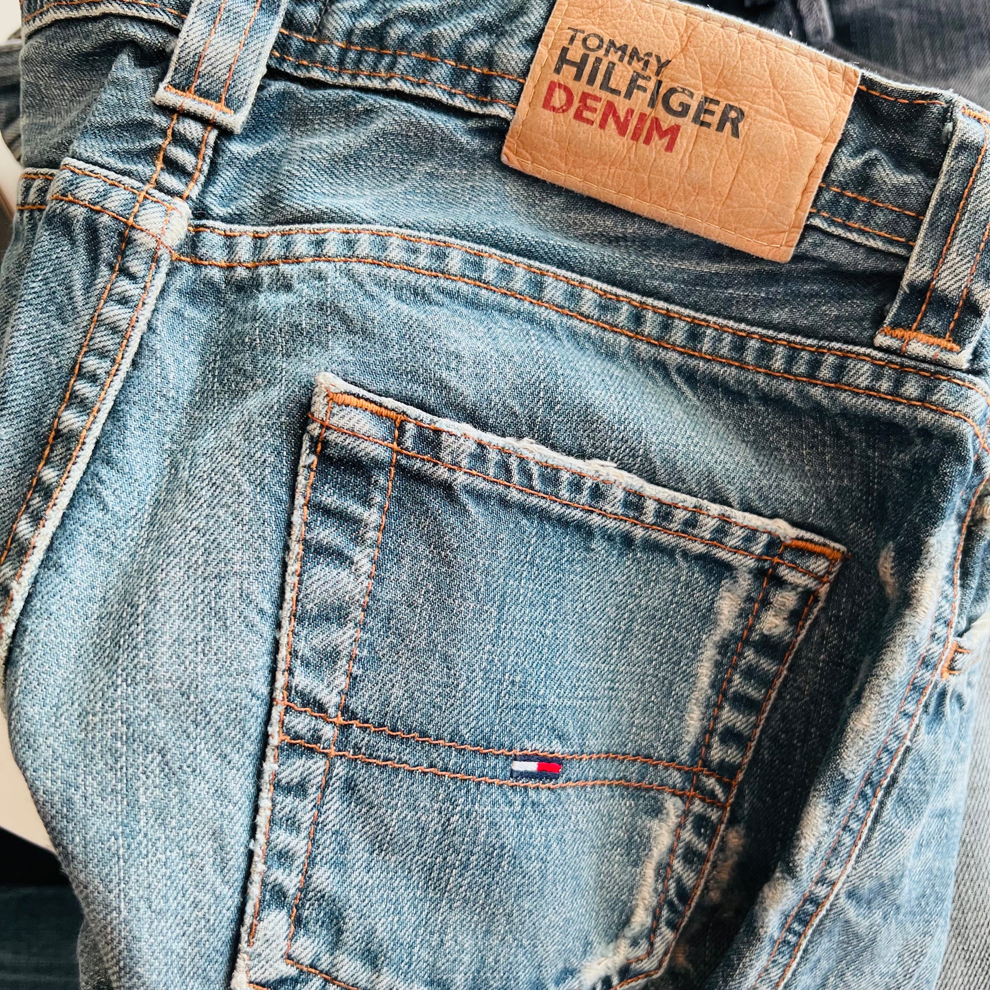 Tommy Hilfiger Wyatt Pants Vintage 2000s Y2K Jeans blau 28/32 - Cats on Stacks VNTG