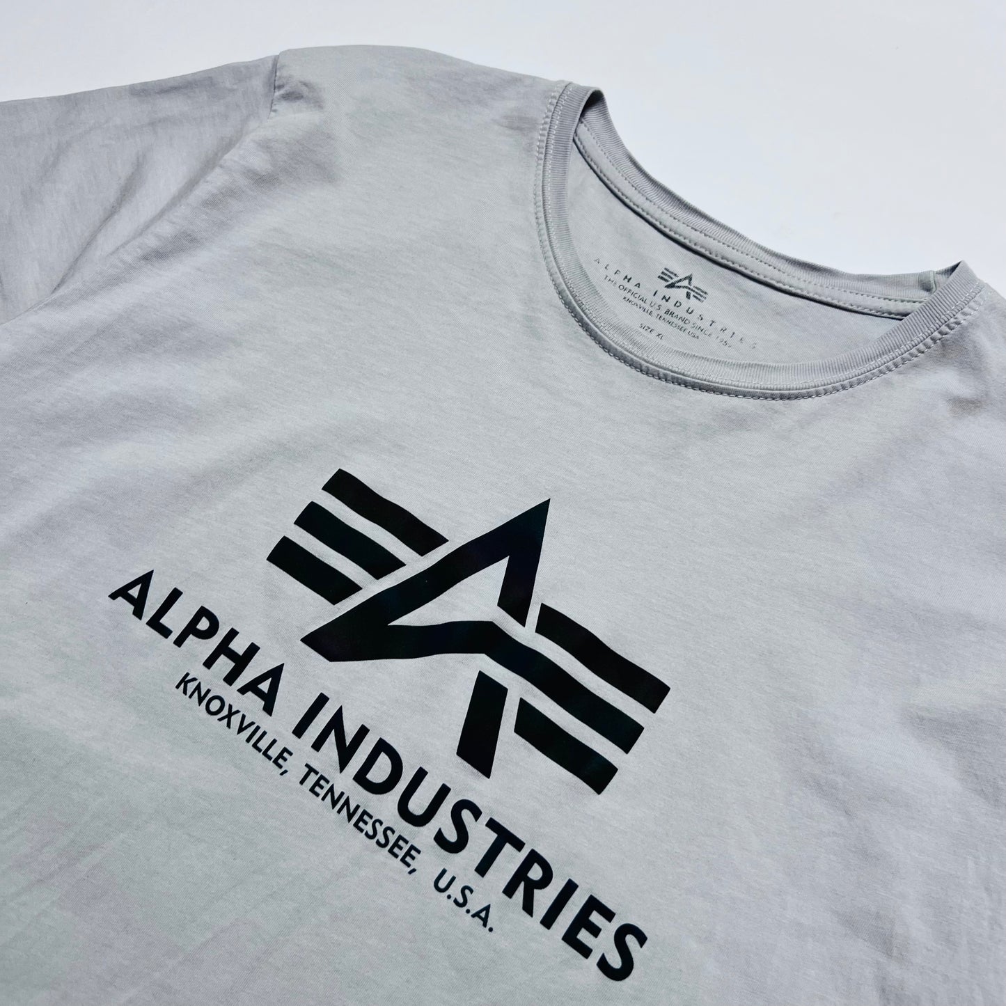 Alpha Industries Retro T-Shirt Rainbow Reflective grau L / XL - Cats on Stacks VNTG