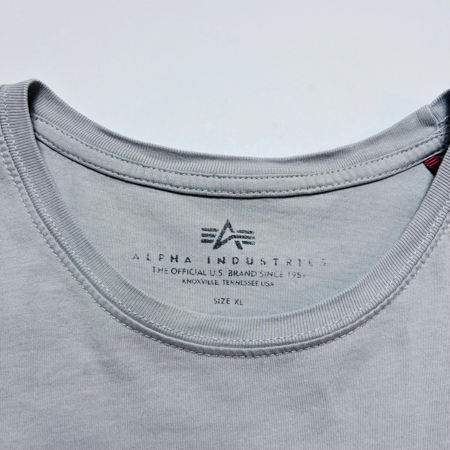 Alpha Industries Retro T-Shirt Rainbow Reflective grau L / XL - Cats on Stacks VNTG