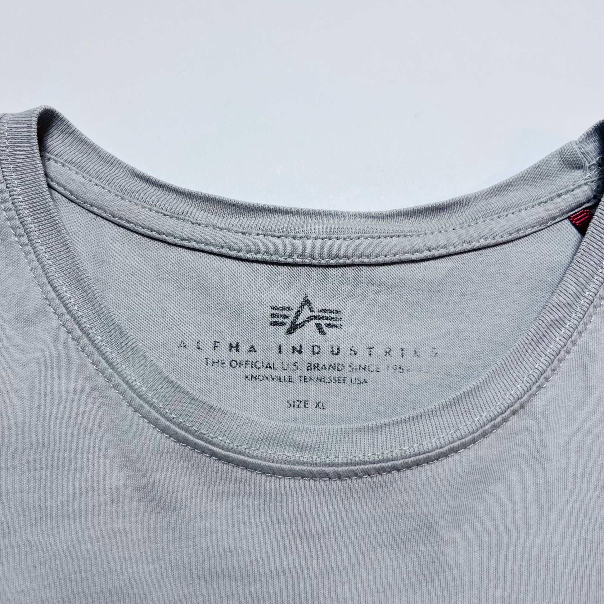 Alpha Industries Retro T-Shirt Rainbow Reflective grau L / XL - Cats on Stacks VNTG