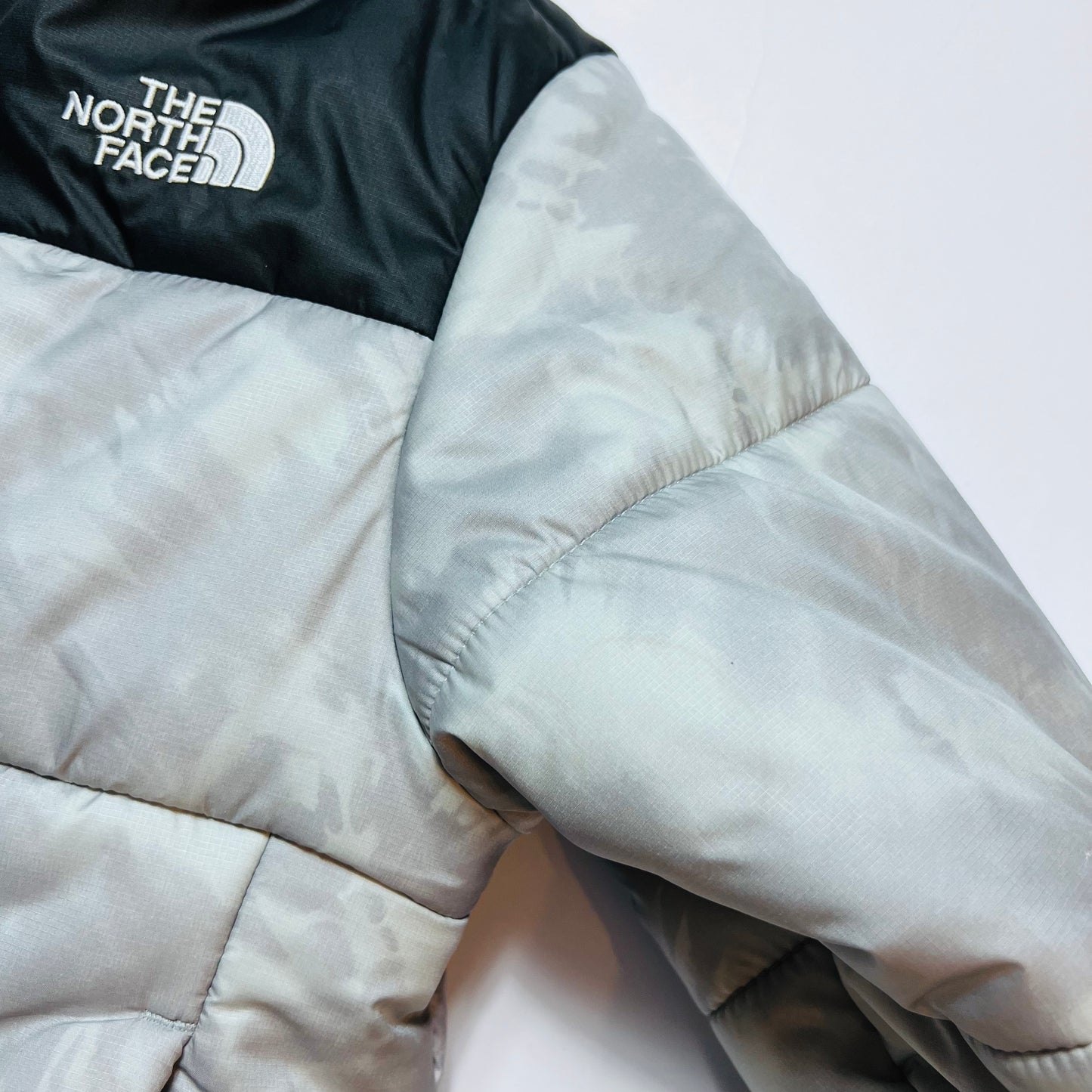 Damen The North Face Saikuru Jacke Cropped Tie Dye grau S - Cats on Stacks VNTG