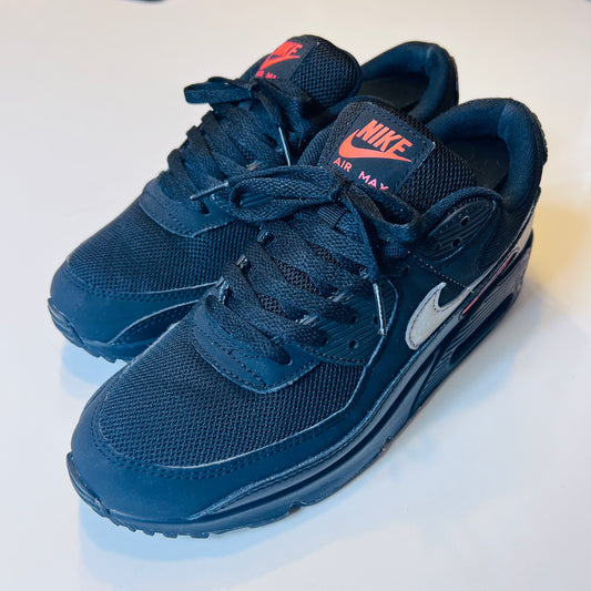 Nike Air Max 90 Schwarz "Reflective Silver" DJ6881-001 Größe 42 - Cats on Stacks VNTG