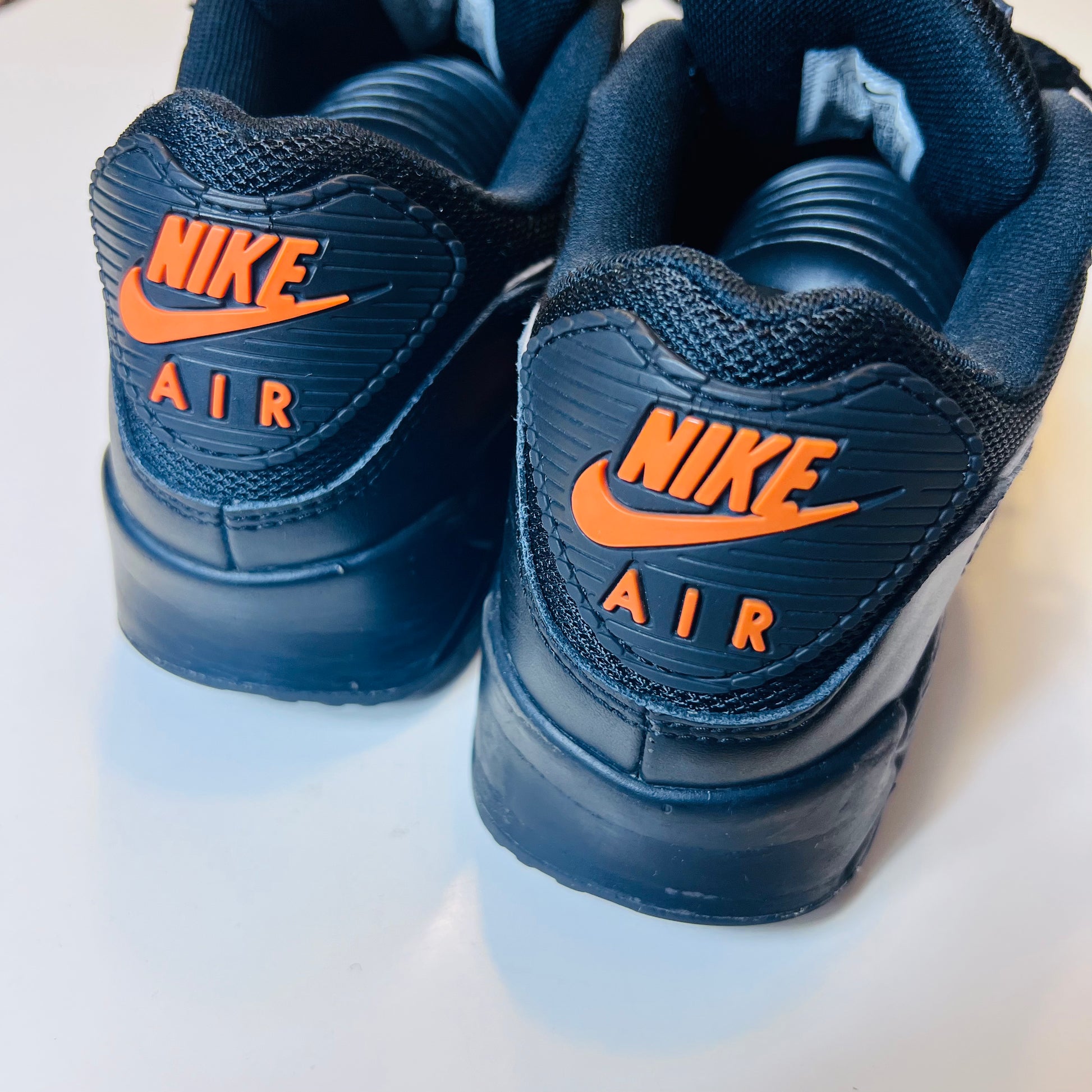 Nike Air Max 90 Schwarz "Reflective Silver" DJ6881-001 Größe 42 - Cats on Stacks VNTG