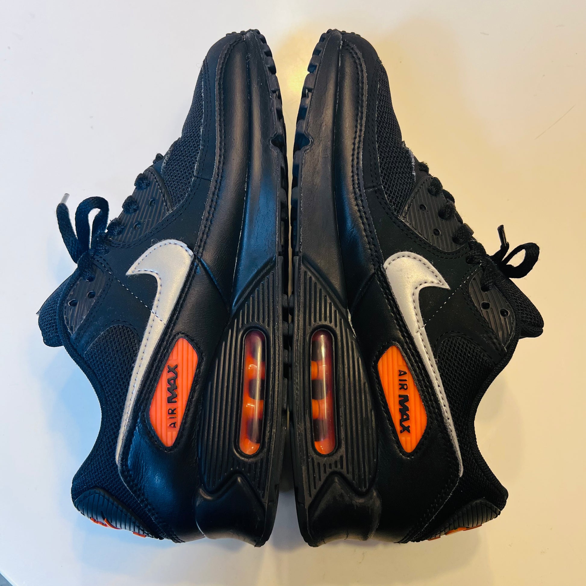 Nike Air Max 90 Schwarz "Reflective Silver" DJ6881-001 Größe 42 - Cats on Stacks VNTG