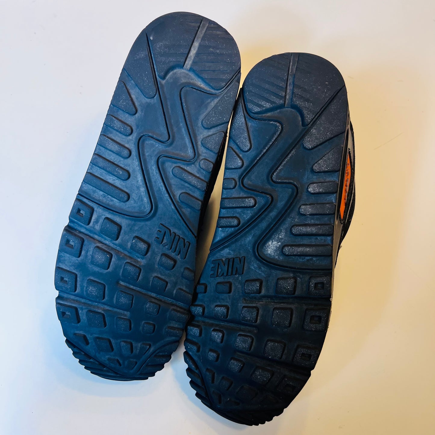 Nike Air Max 90 Schwarz "Reflective Silver" DJ6881-001 Größe 42 - Cats on Stacks VNTG