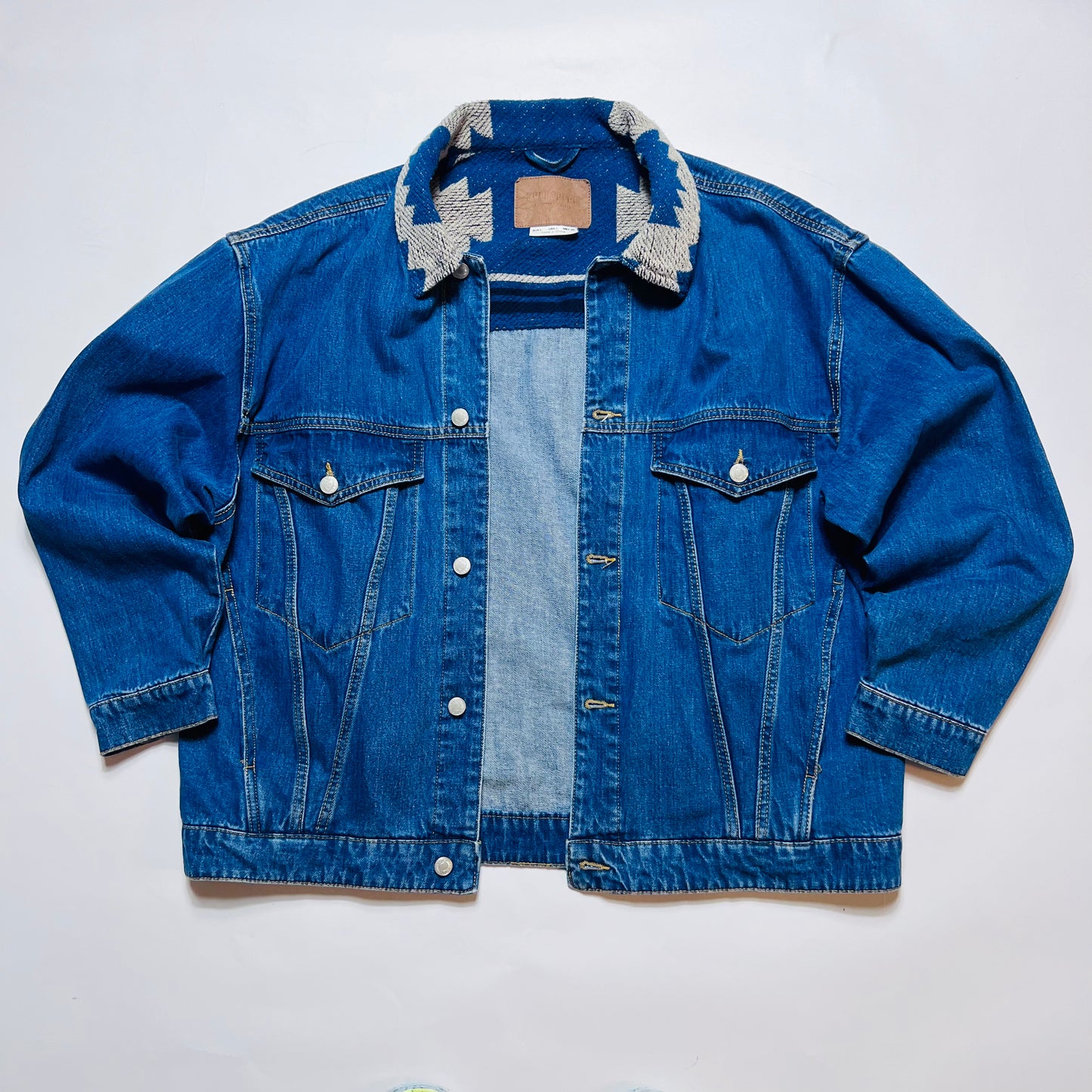 Pull & Bear Western Style Jeansjacke Boxy Fit blau L / XL - Cats on Stacks VNTG
