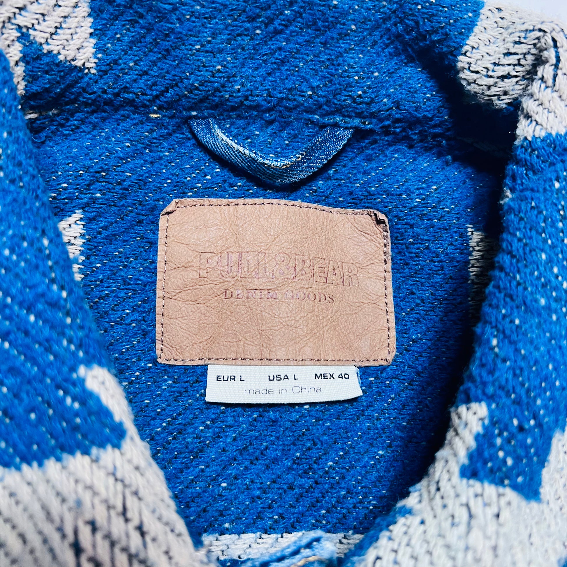 Pull & Bear Western Style Jeansjacke Boxy Fit blau L / XL - Cats on Stacks VNTG