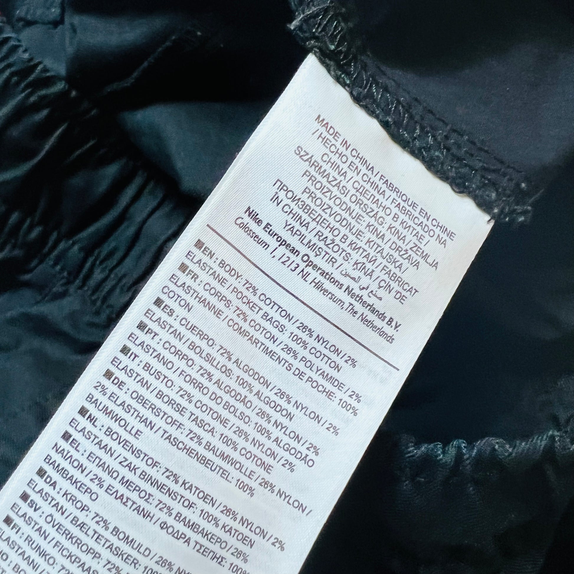 Nike F.C. Cargo Pants Hose Tapered Fit schwarz L - Cats on Stacks VNTG