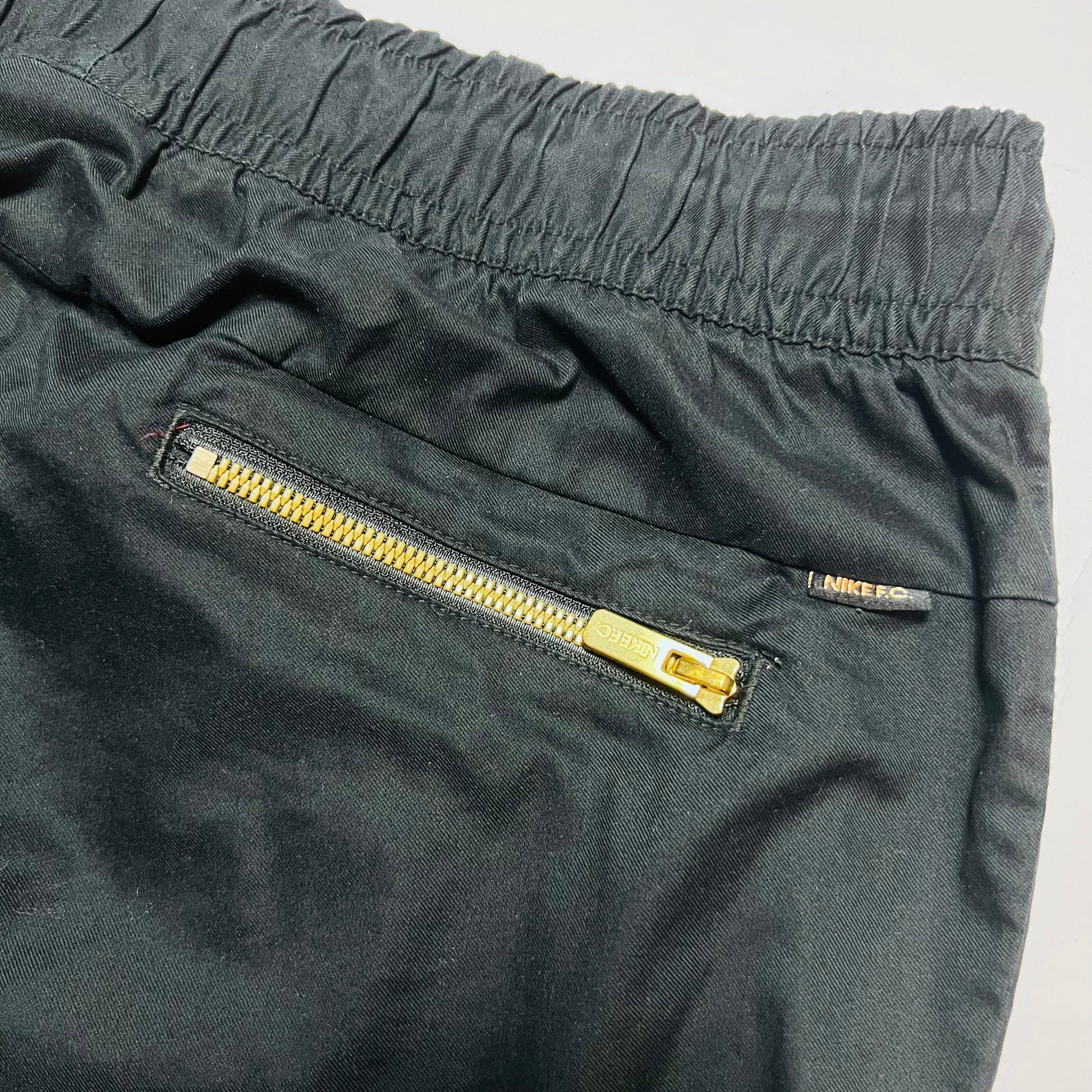 Nike F.C. Cargo Pants Hose Tapered Fit schwarz L - Cats on Stacks VNTG