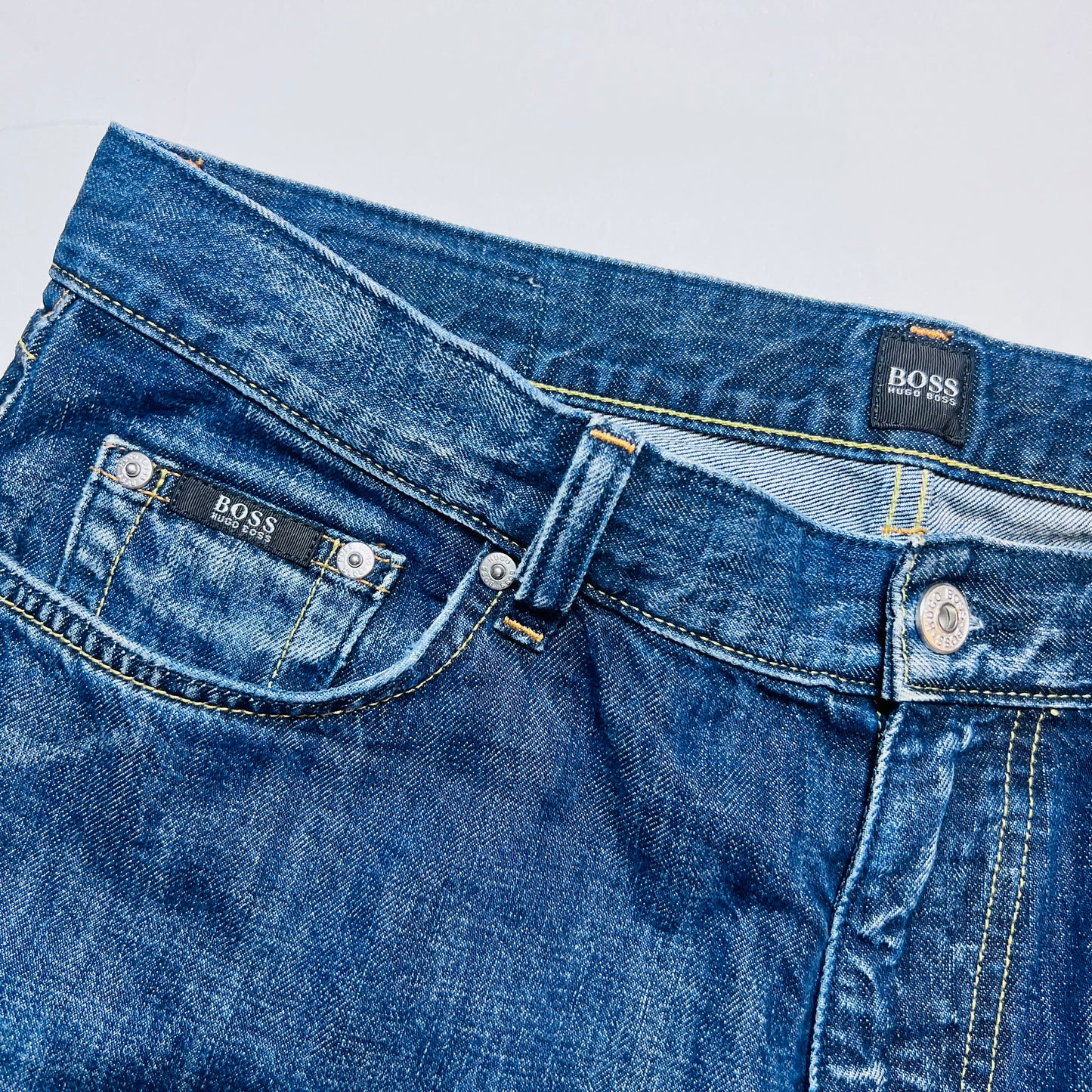 Hugo Boss Vintage Y2K 2000s Jeans Straight Fit blau 34/30 - Cats on Stacks VNTG