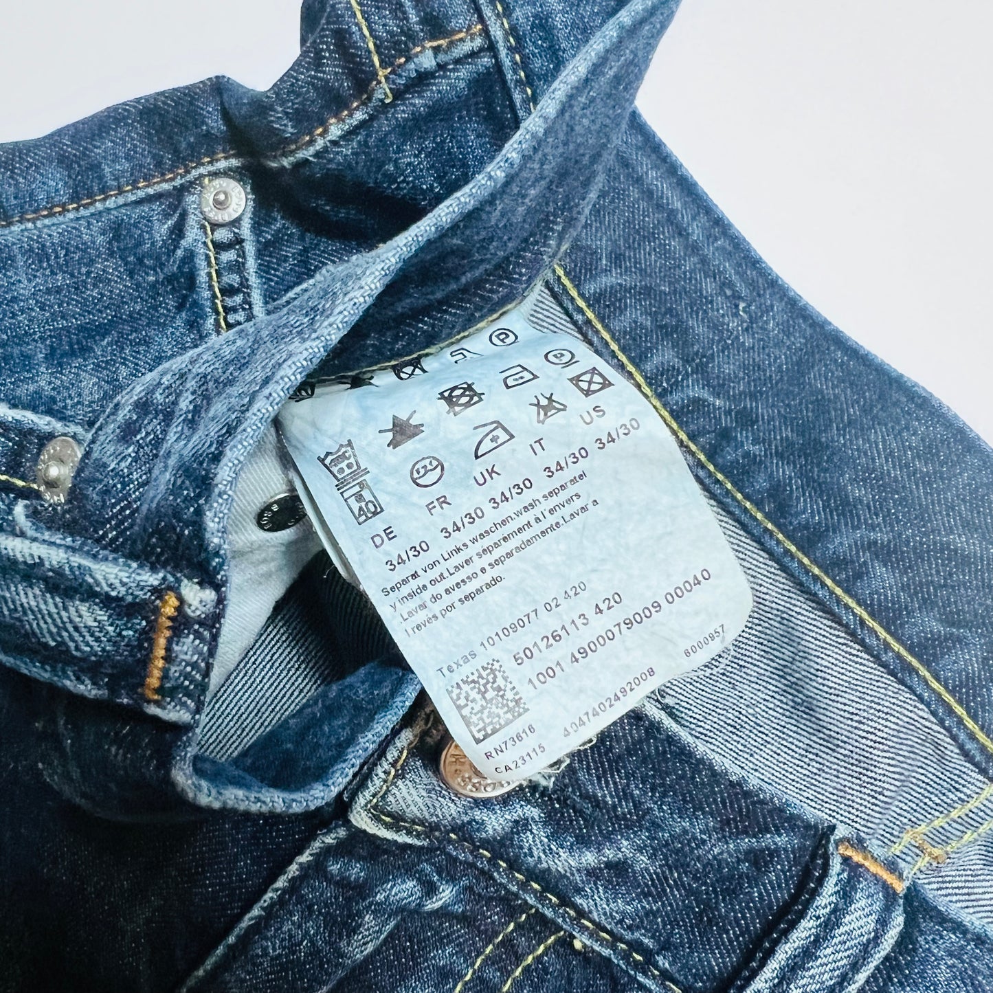 Hugo Boss Vintage Y2K 2000s Jeans Straight Fit blau 34/30 - Cats on Stacks VNTG