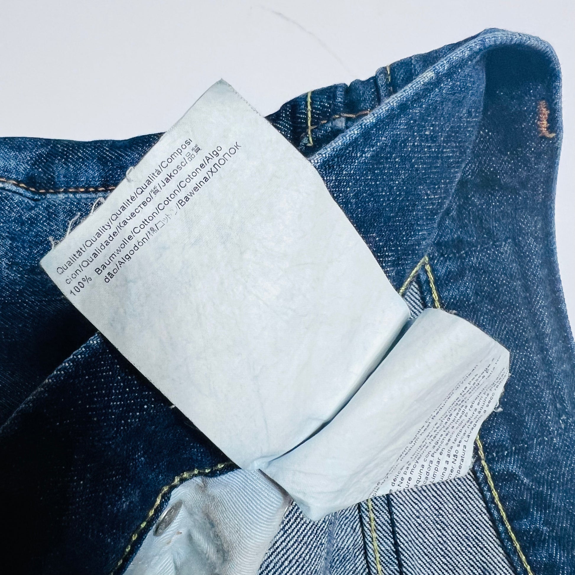 Hugo Boss Vintage Y2K 2000s Jeans Straight Fit blau 34/30 - Cats on Stacks VNTG