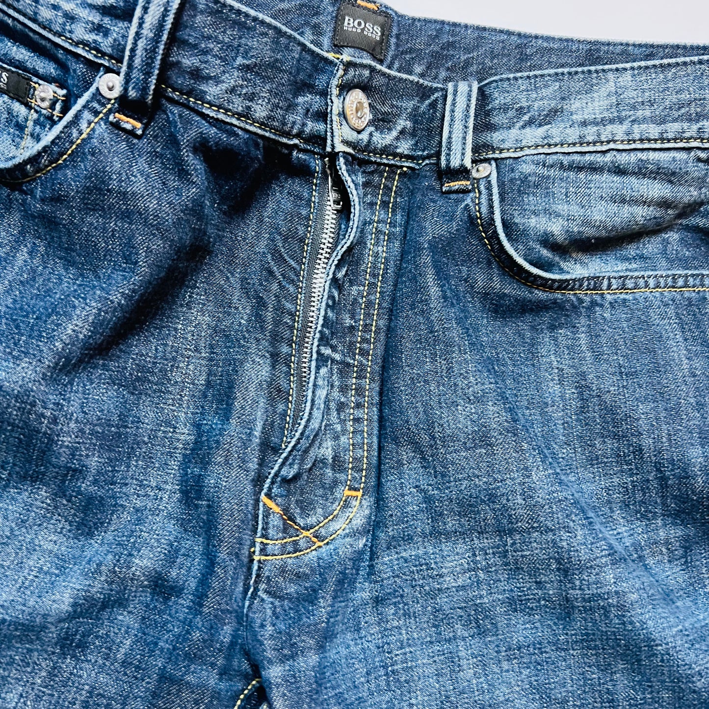 Hugo Boss Vintage Y2K 2000s Jeans Straight Fit blau 34/30 - Cats on Stacks VNTG